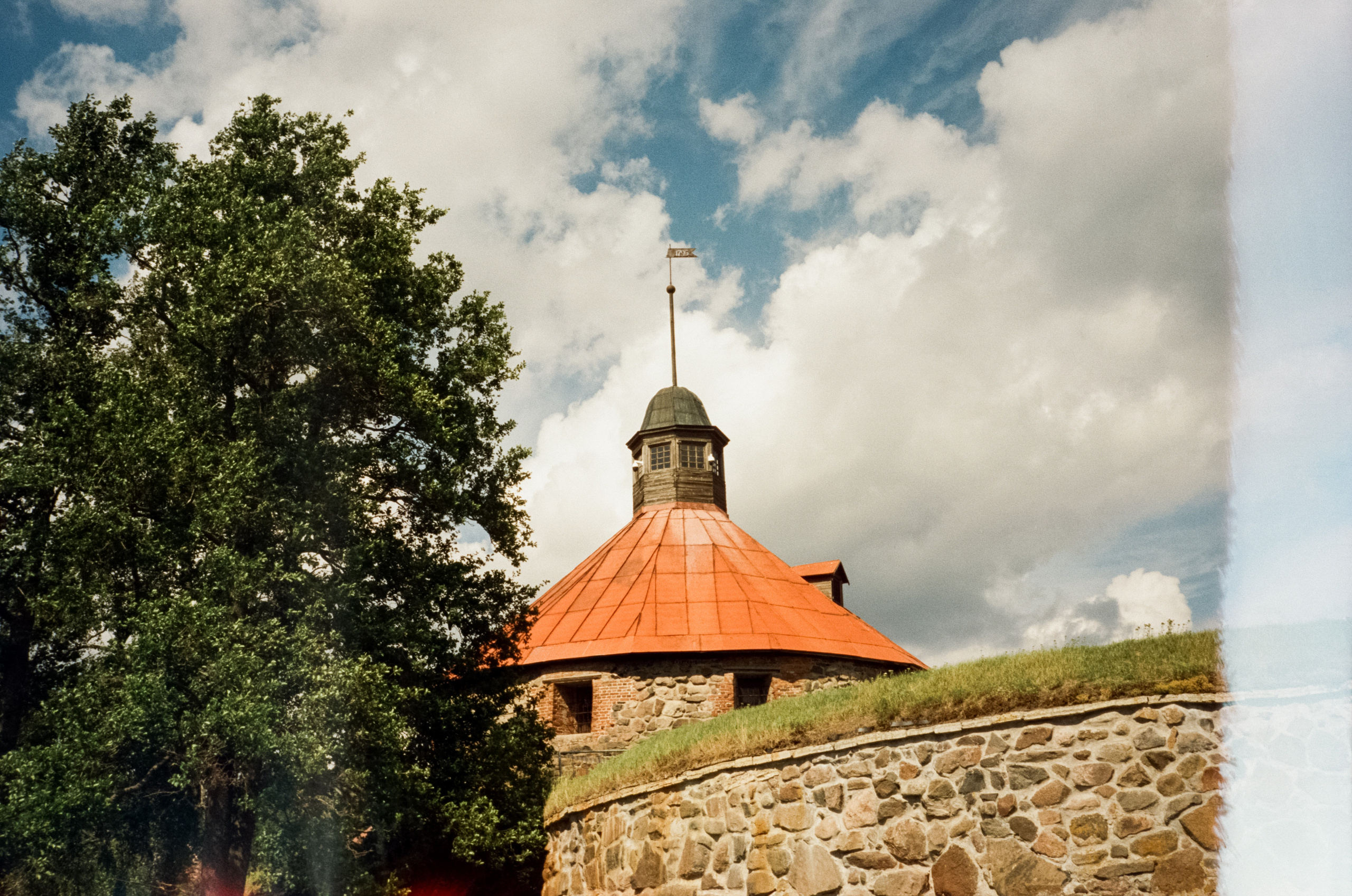 Прогулка по Приозерску: Причал Валаамского монастыря и крепость Корела. Фотограф-документалист Мария Осокина