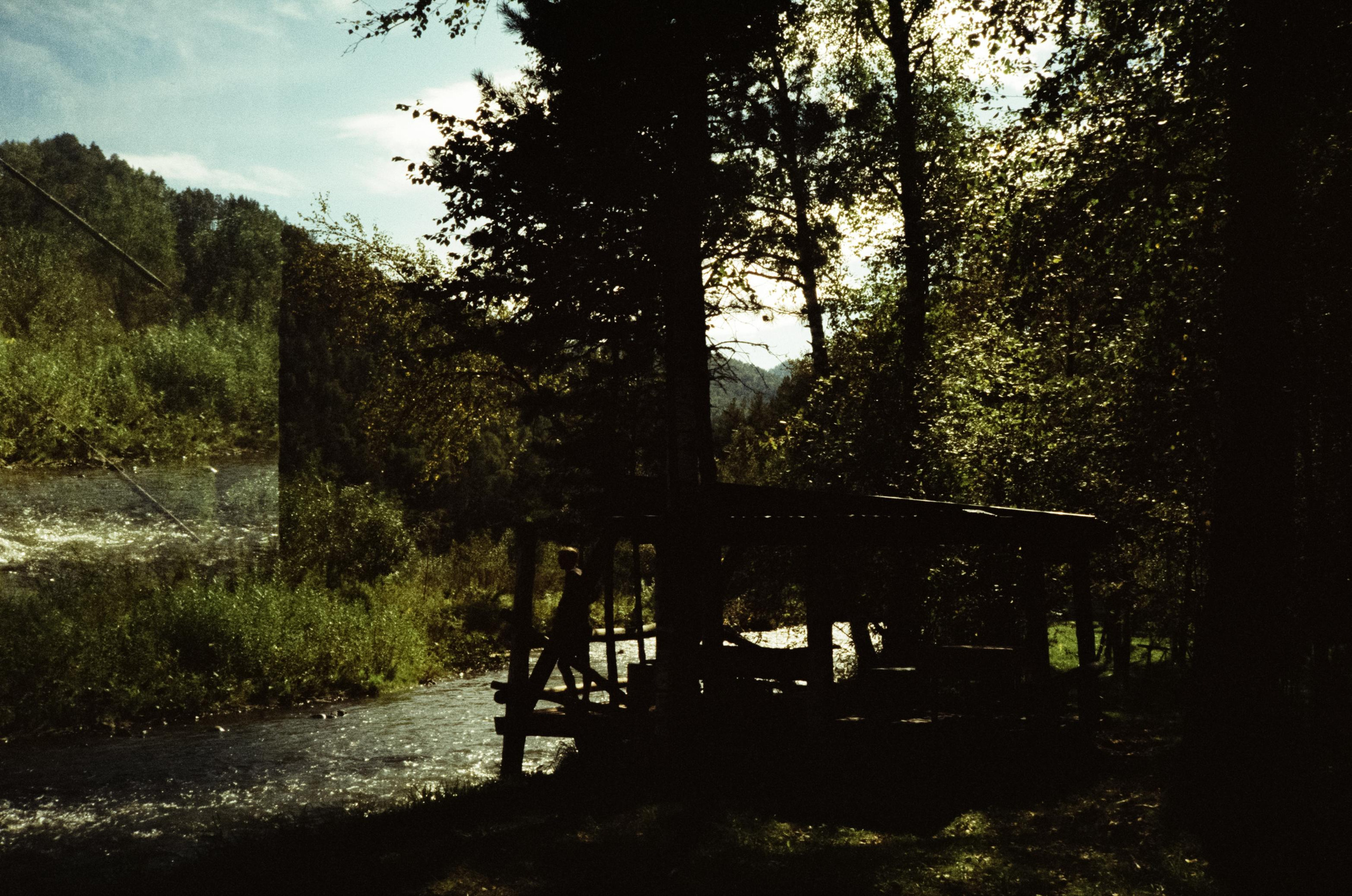 Дорога вдоль горной реки Куюм и база Благодать. Фотограф-документалист Мария Осокина