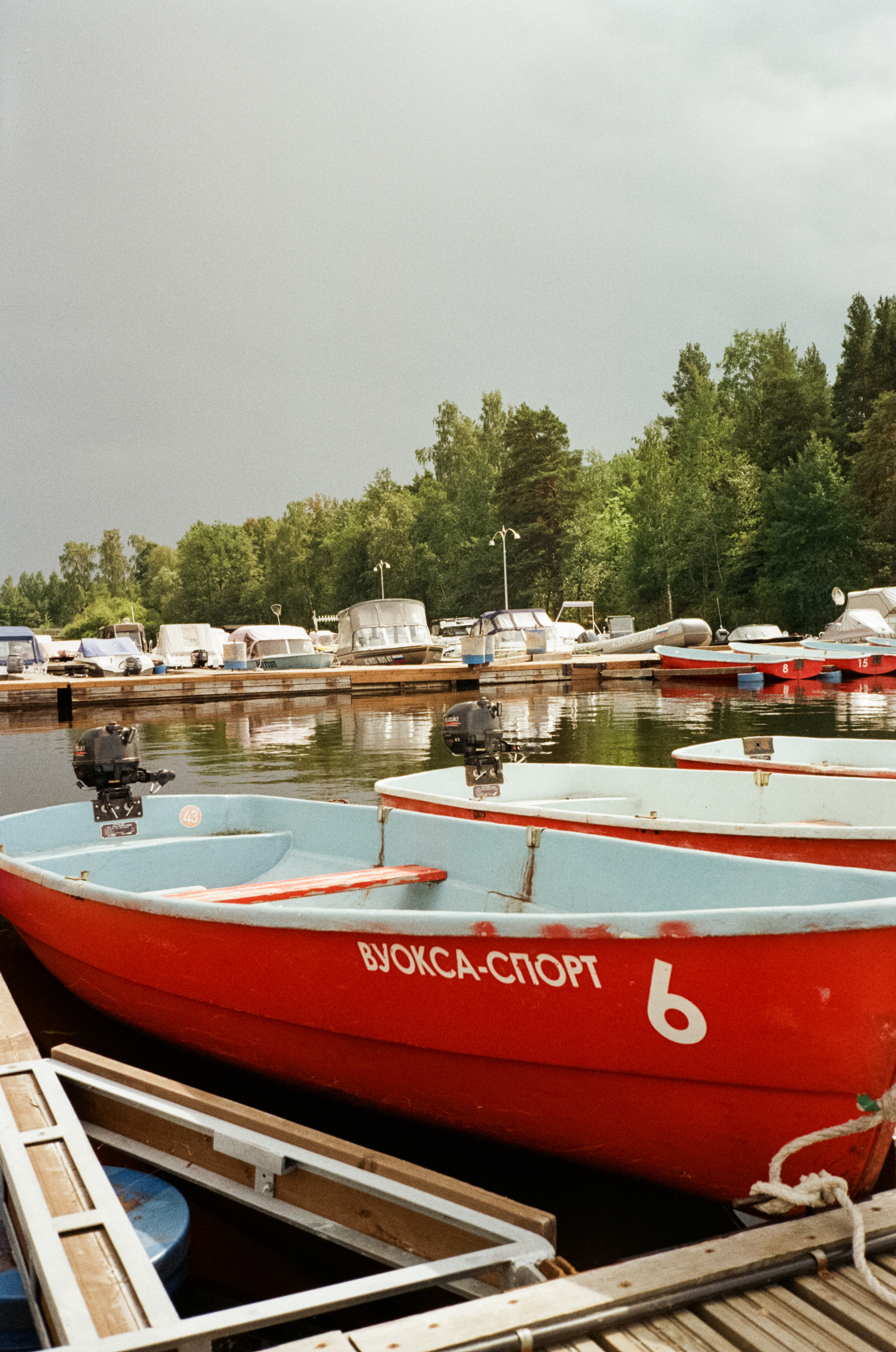 На моторке по реке Вуокса. Лодочная станция Вуокса-спорт. Фотограф-документалист Мария Осокина