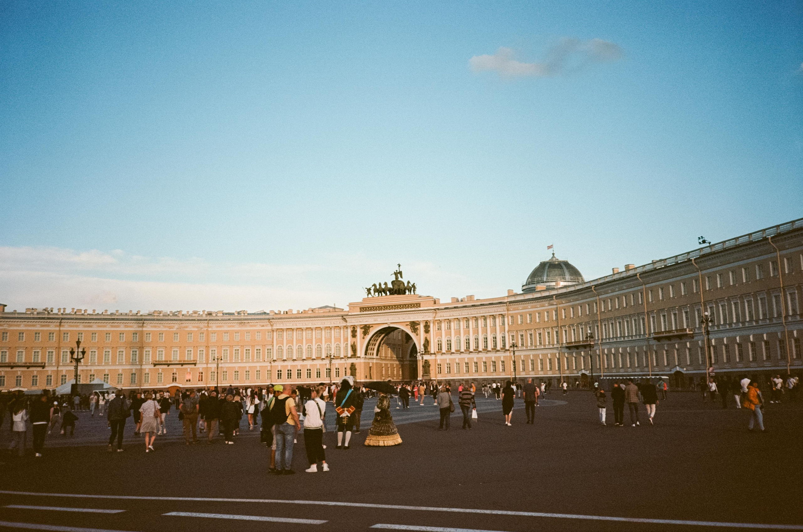 Праздничный Санкт-Петербург. Исаакиевский Собор, Эрмитаж и Нева. Фотограф-документалист Мария Осокина