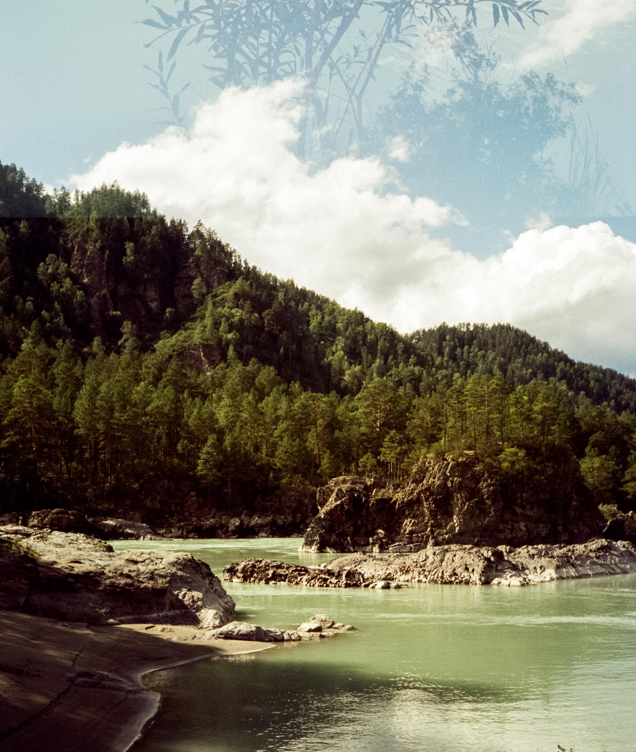 База Благодать на реке Куюм и Кедровый остров на Катуни. Фотограф-документалист Мария Осокина