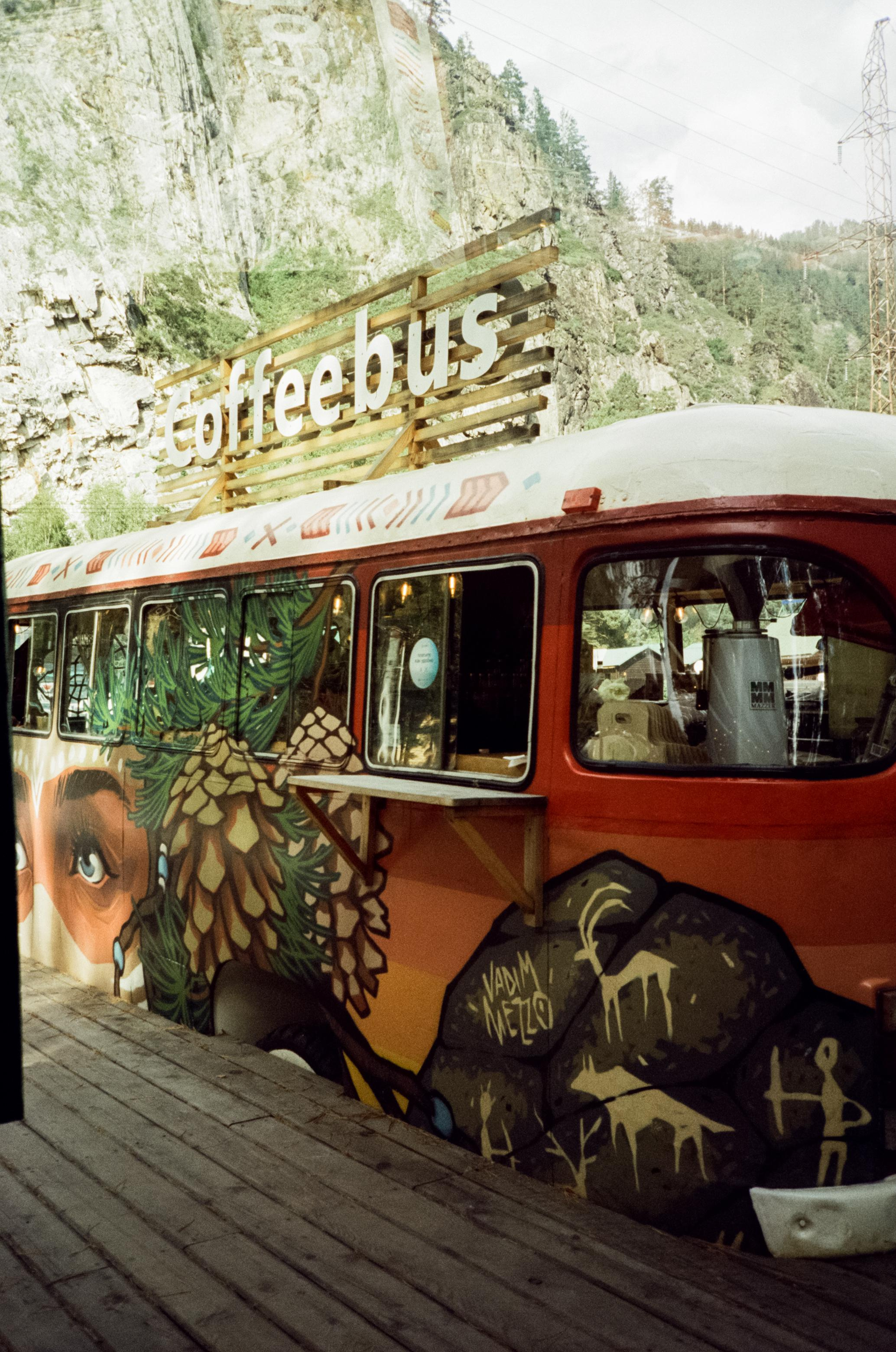 Coffee bus на Чемальском тракте и база Голубые озера. Фотограф-документалист Мария Осокина