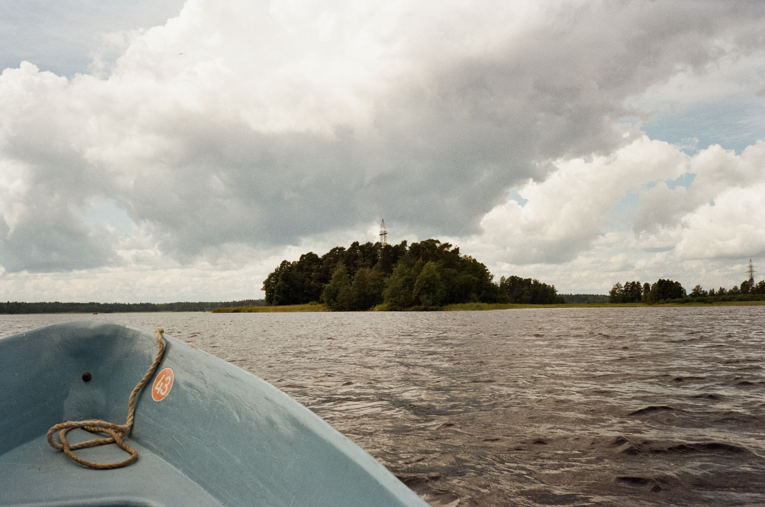 На моторке по реке Вуокса. Лодочная станция Вуокса-спорт. Фотограф-документалист Мария Осокина