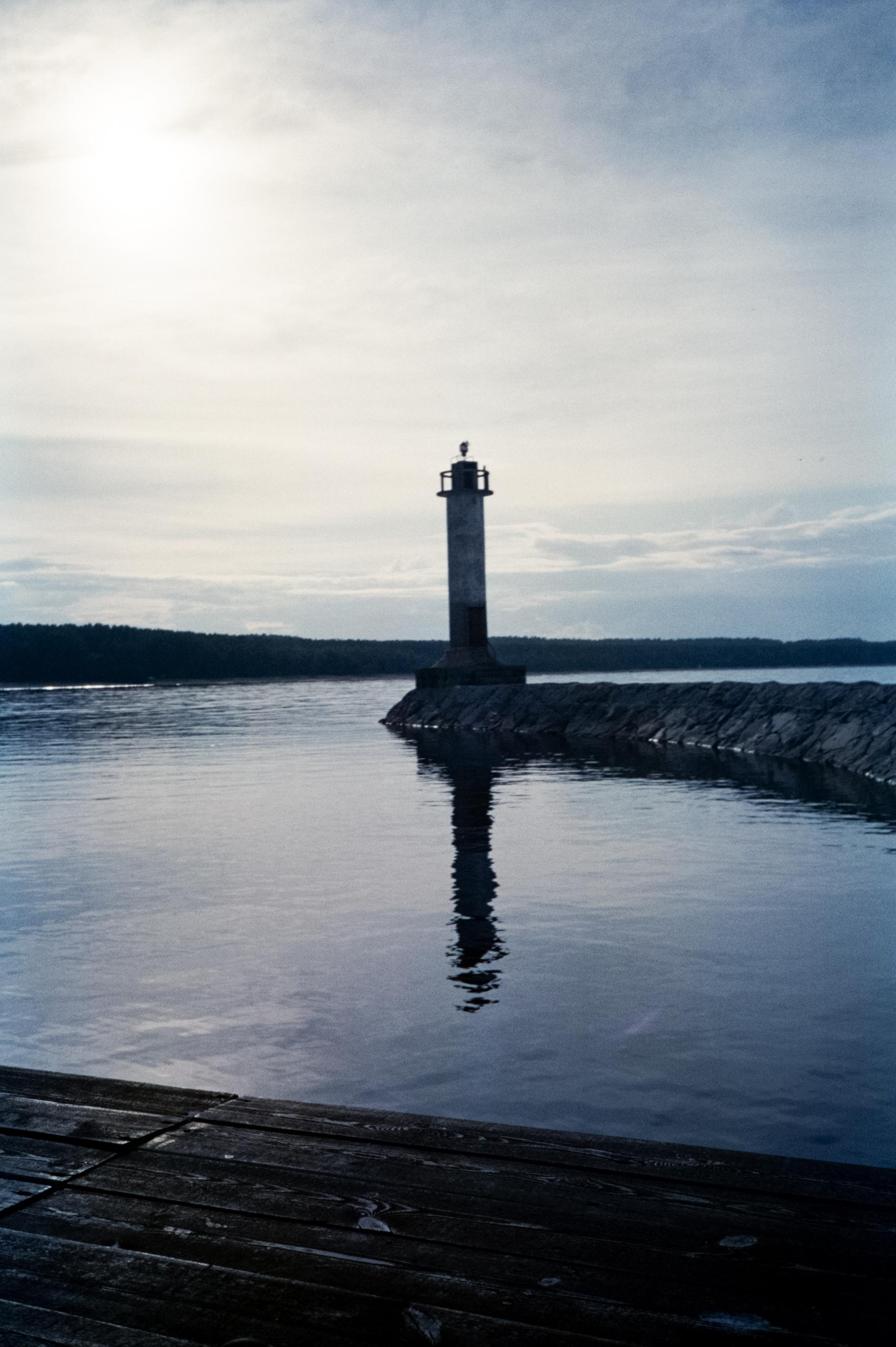 Маяк Вуохенсало в Golden Hour и озеро Отрадное на рассвете. Фотограф-документалист Мария Осокина