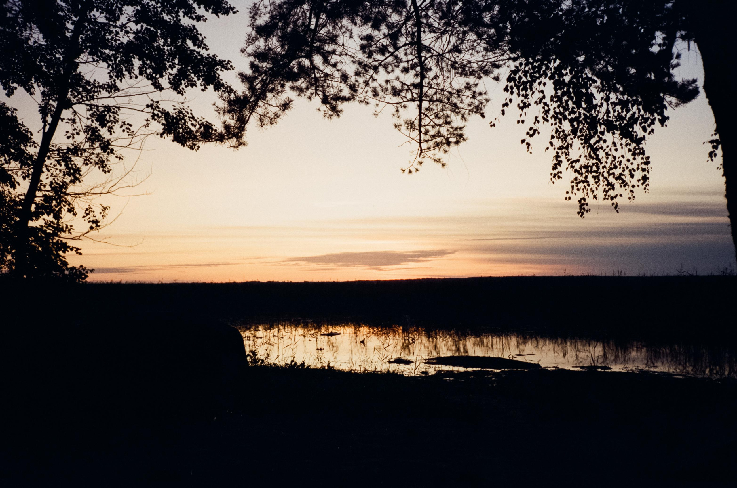 Восход на озере Отрадное, ДубльДом и блики солнца на воде. Фотограф-документалист Мария Осокина