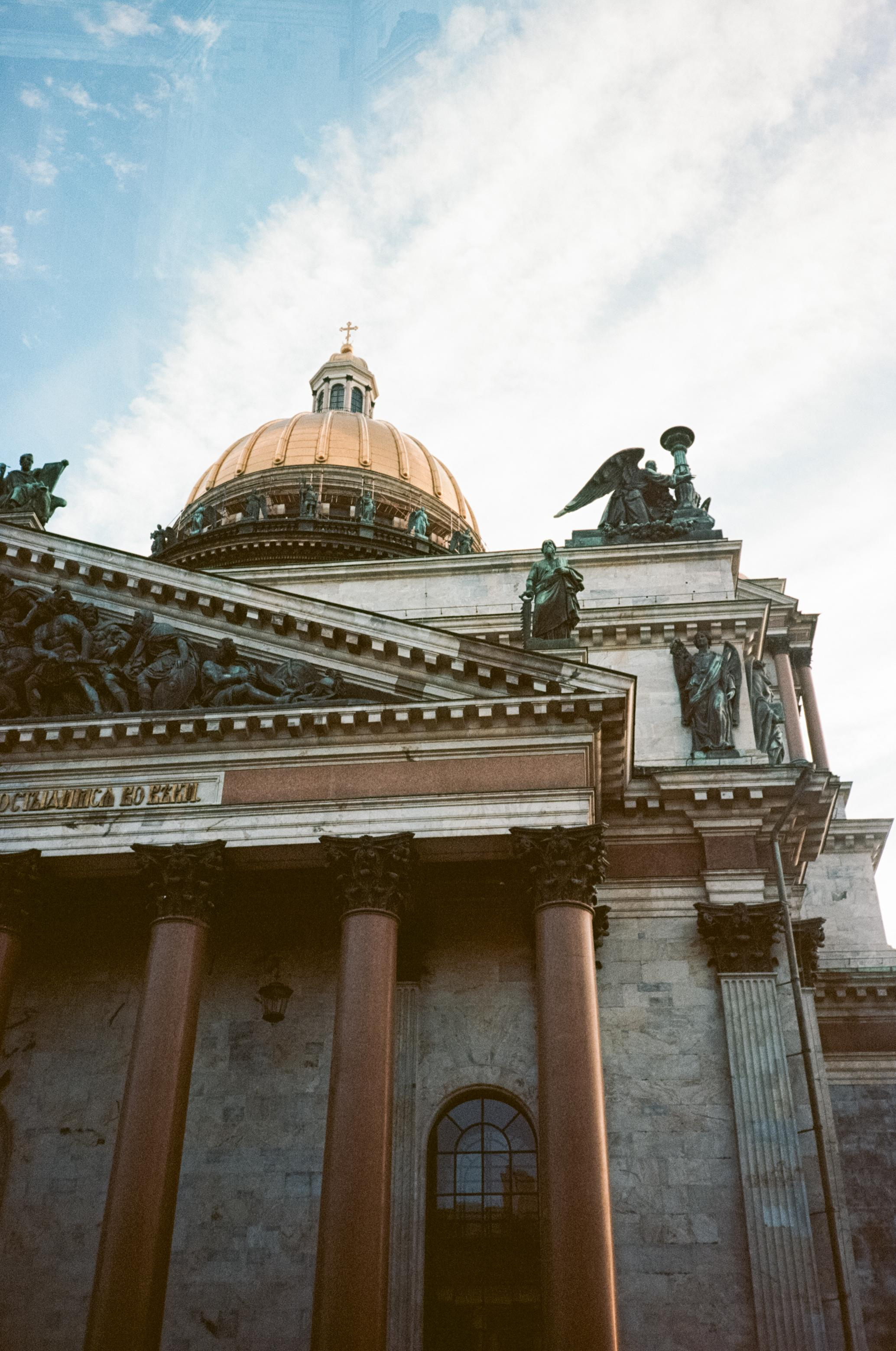 Праздничный Санкт-Петербург. Исаакиевский Собор, Эрмитаж и Нева. Фотограф-документалист Мария Осокина