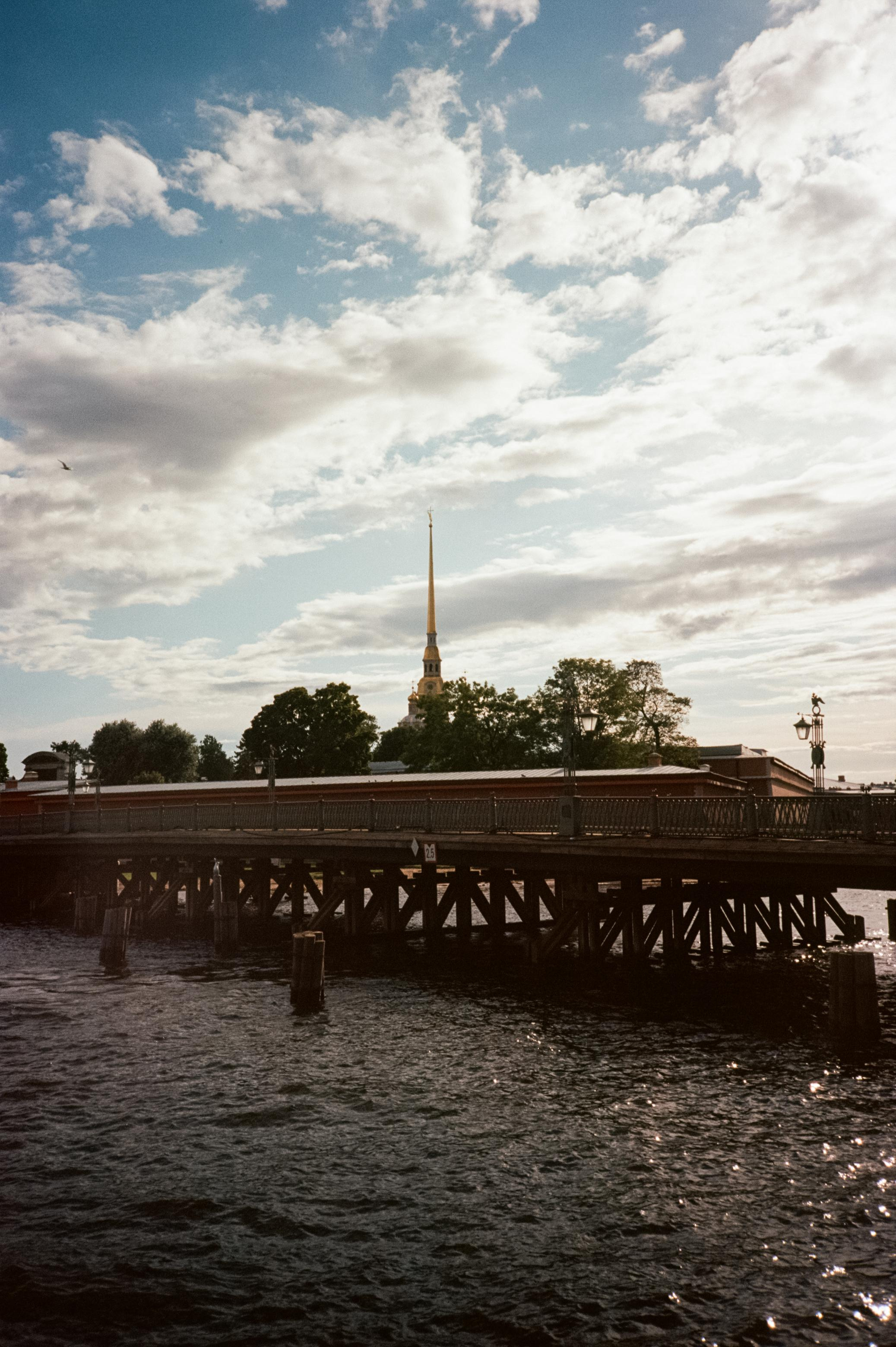 Питер. Крейсер Аврора и набережная Невы накануне дня ВМФ. Фотограф-документалист Мария Осокина