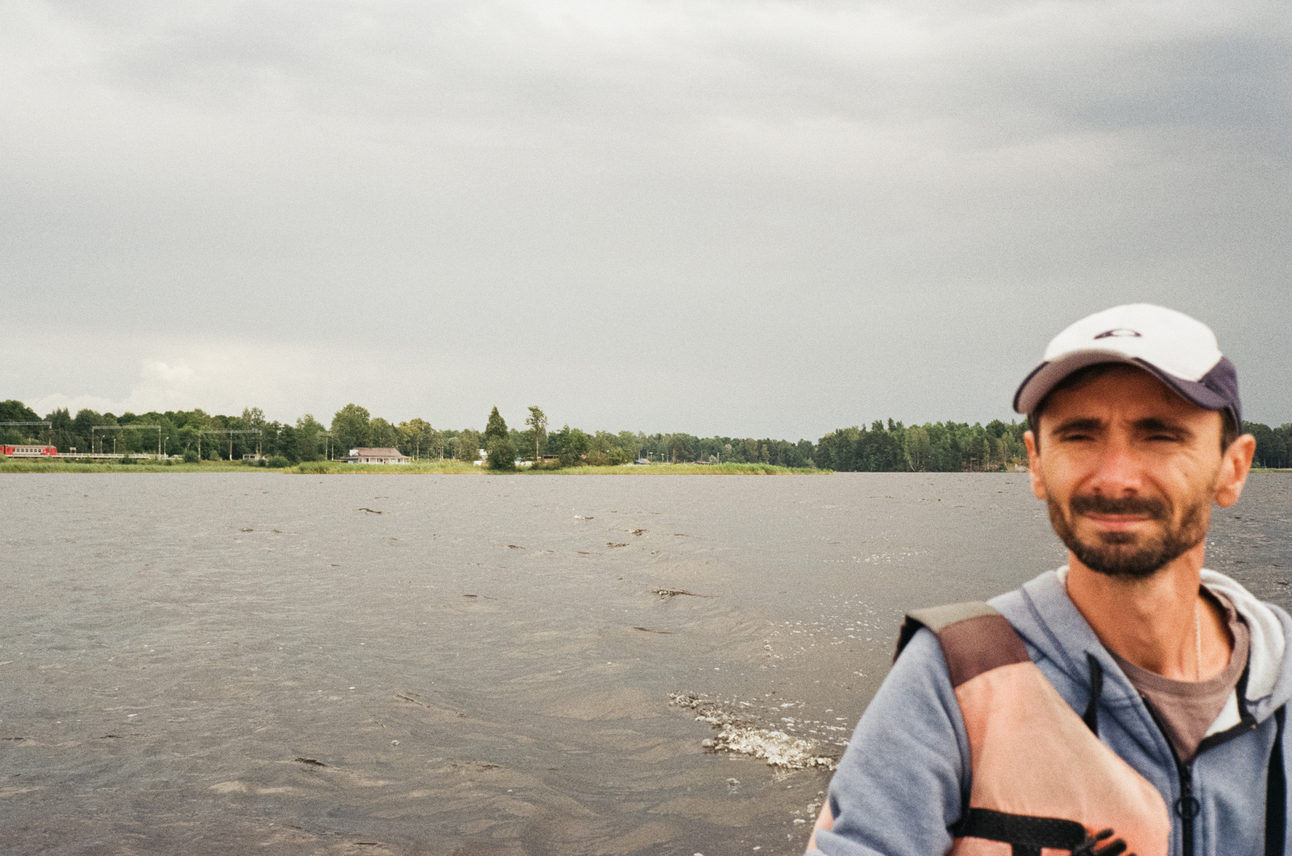 На моторке по реке Вуокса. Лодочная станция Вуокса-спорт. Фотограф-документалист Мария Осокина