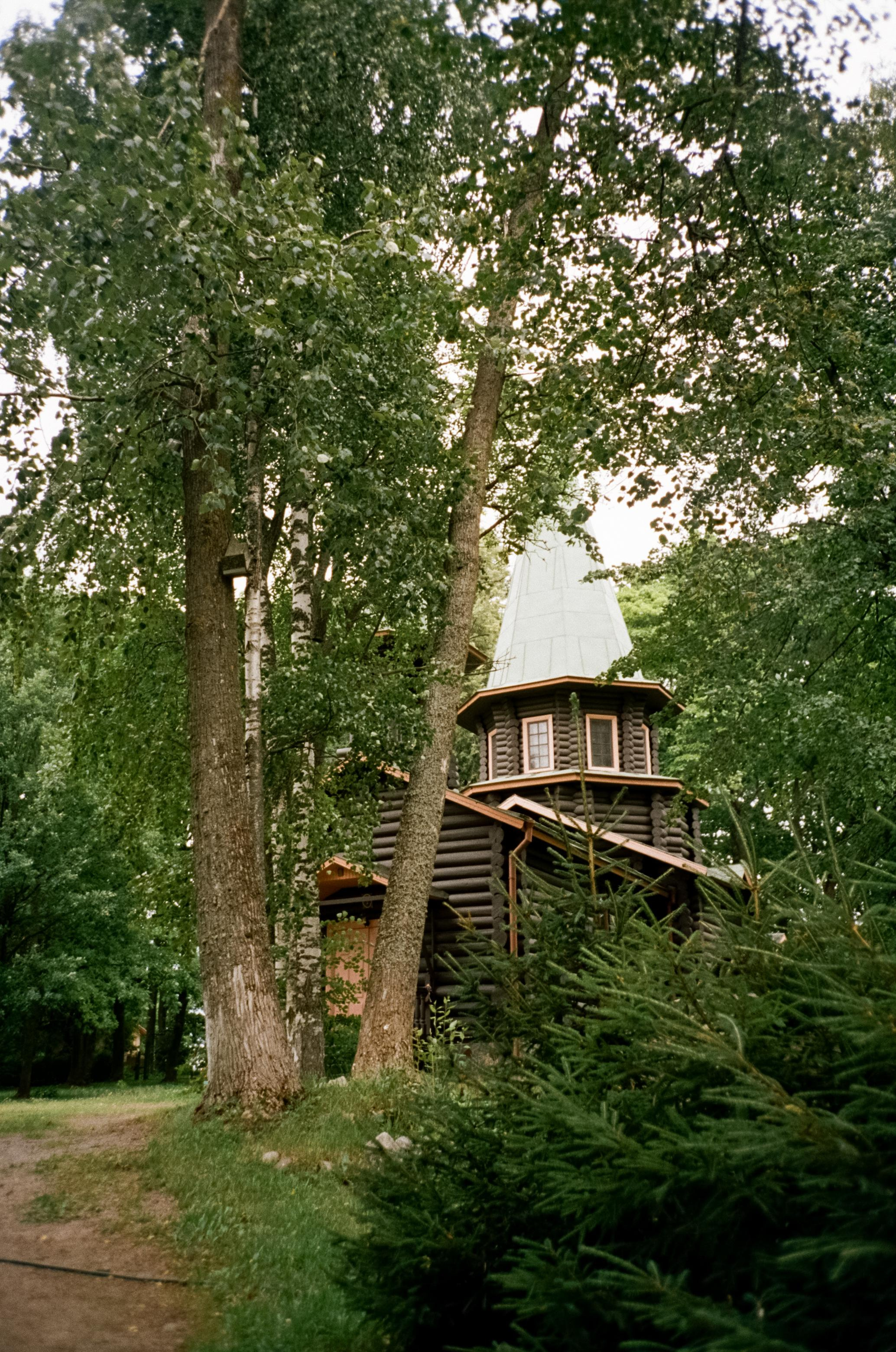 Маяк Вуохенсало и деревянная церковь в Плодовом. Фотограф-документалист Мария Осокина