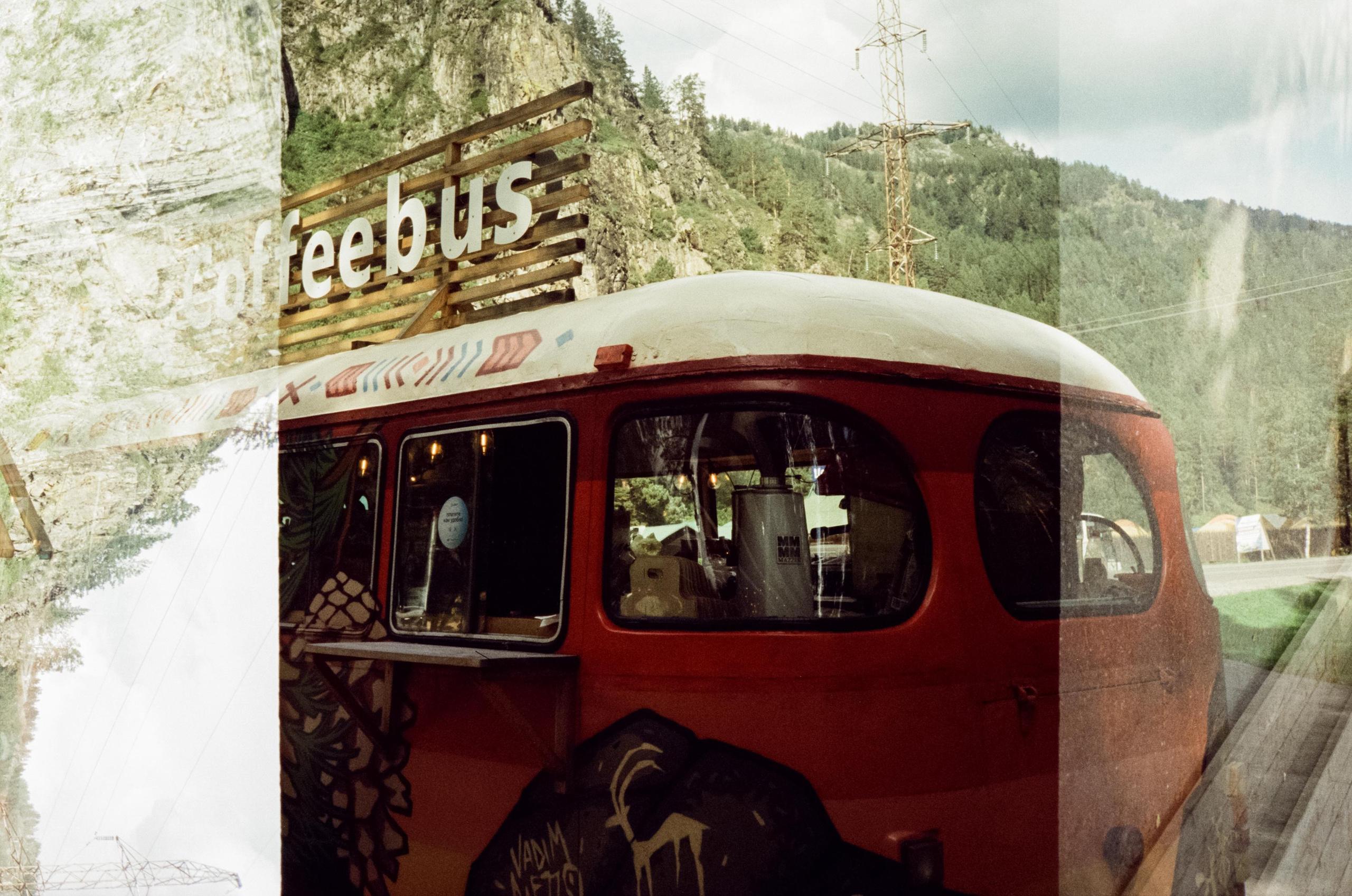 Coffee bus на Чемальском тракте и база Голубые озера. Фотограф-документалист Мария Осокина