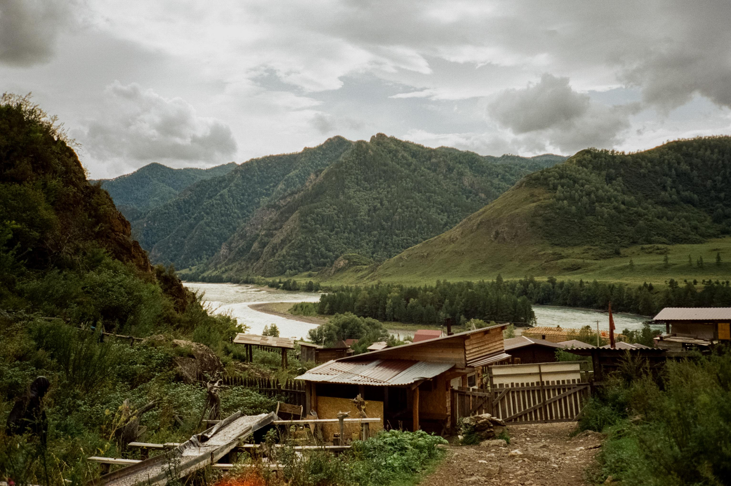 Урочище Чечкыш. Виды на Заячий остров и Разбитое сердце Катуни. Водопа. Фотограф-документалист Мария Осокина