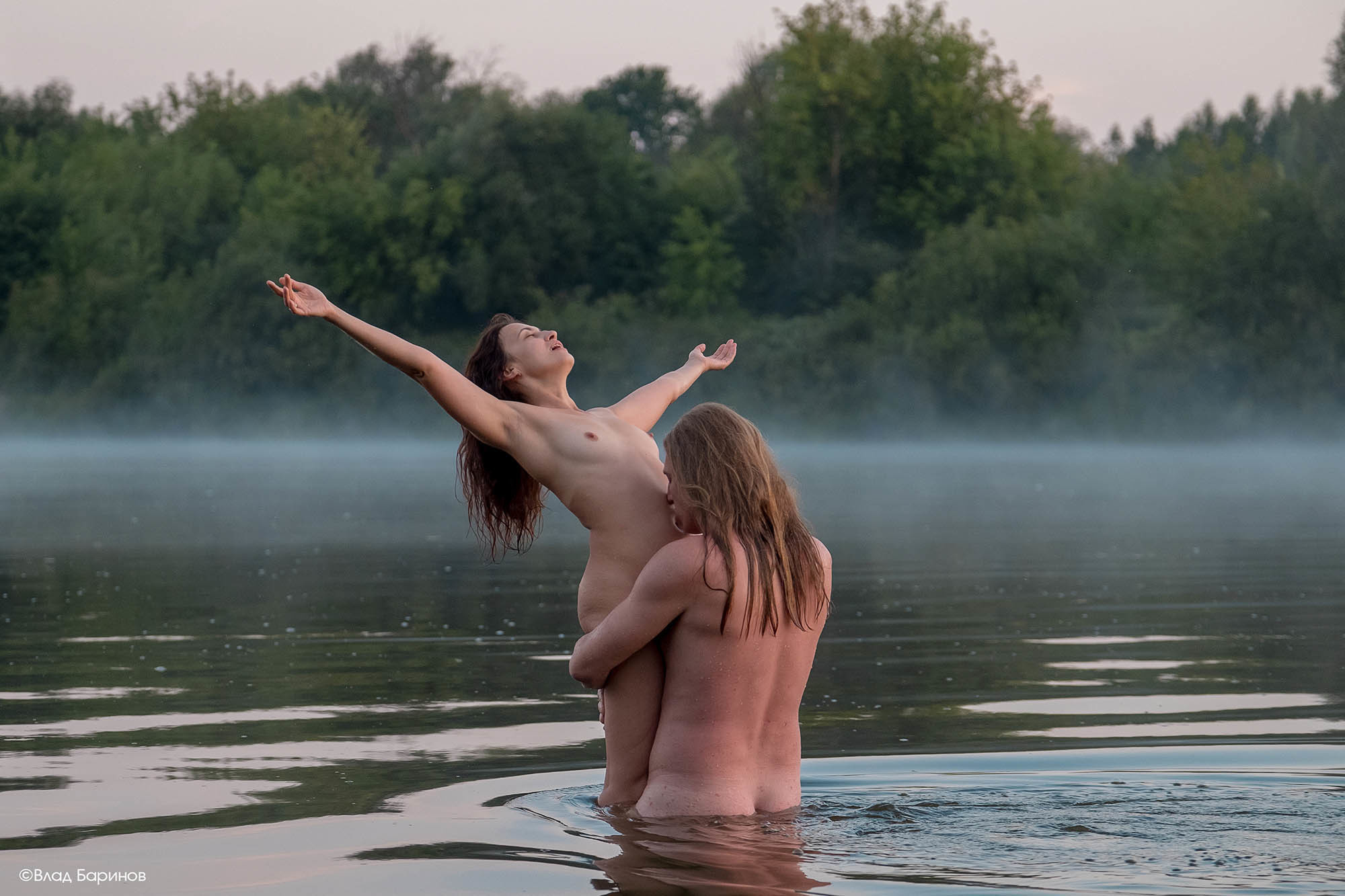 Обнаженная фотосессия для пары на природе