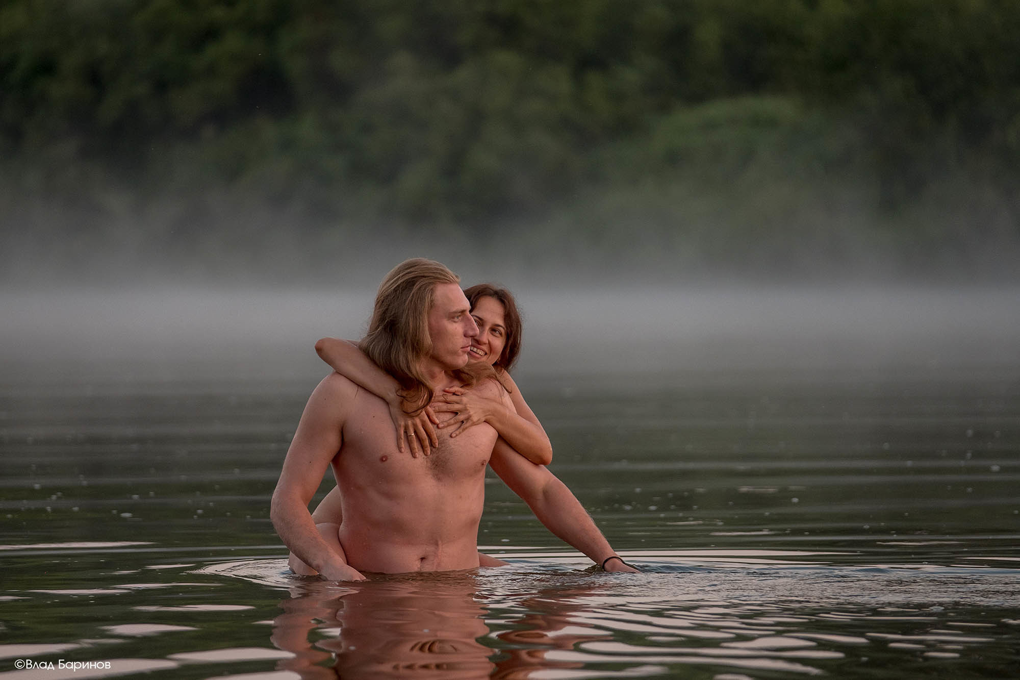 Обнаженная фотосессия для пары на природе