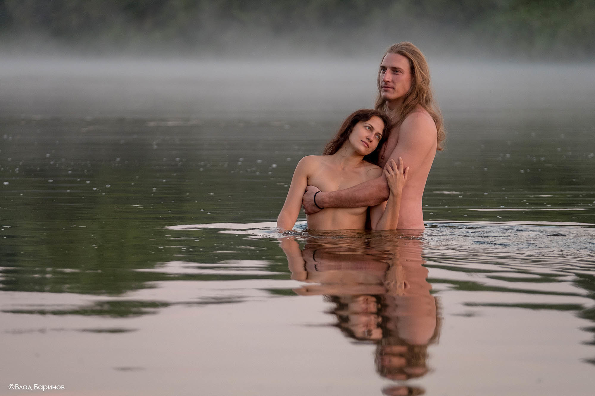 Обнаженная фотосессия для пары на природе