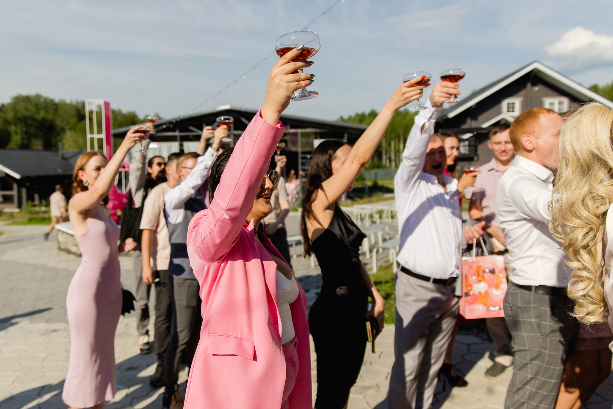 Малиновый фейерверк эмоций. Свадебный фотограф в Томске | Александр Овчаренко