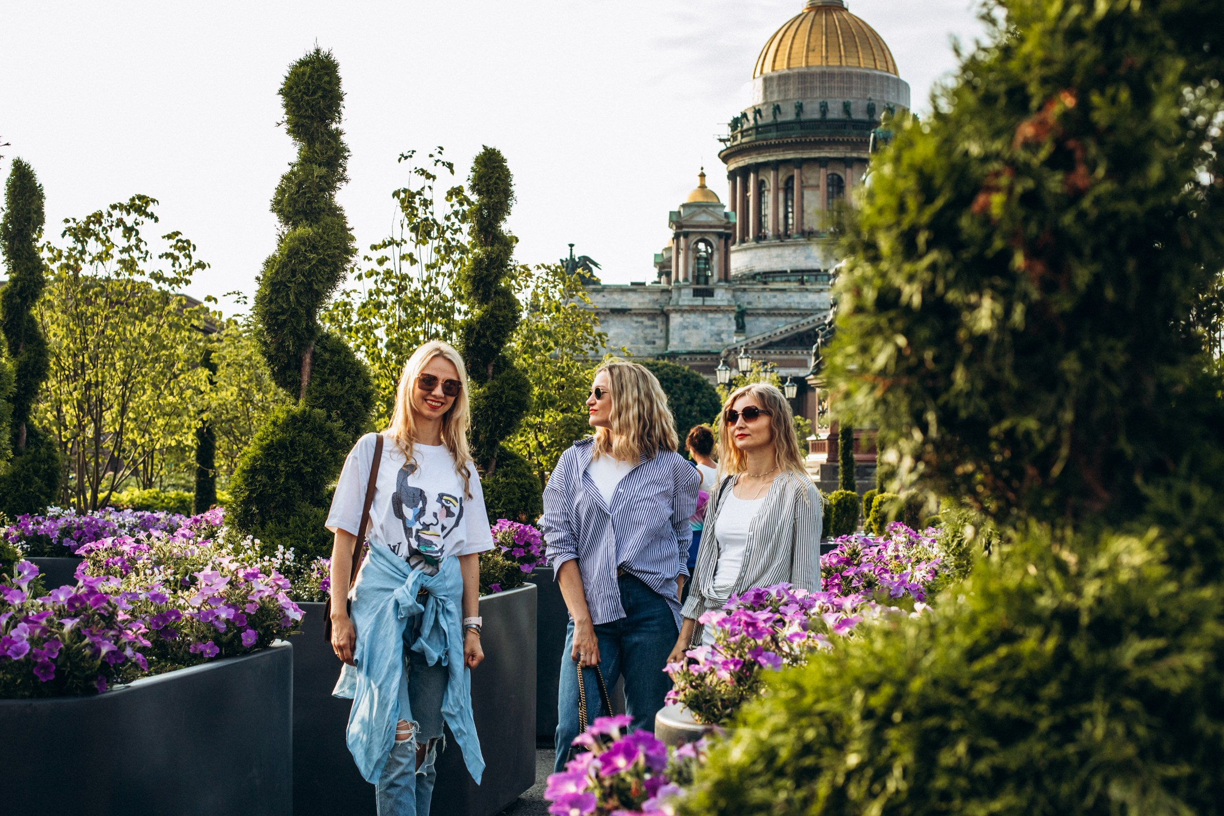 Саша, Ульяна и Настя в июне. Фотопрогулка в Петербурге. Индивидуальный и семейный фотограф в Санкт-Петербурге