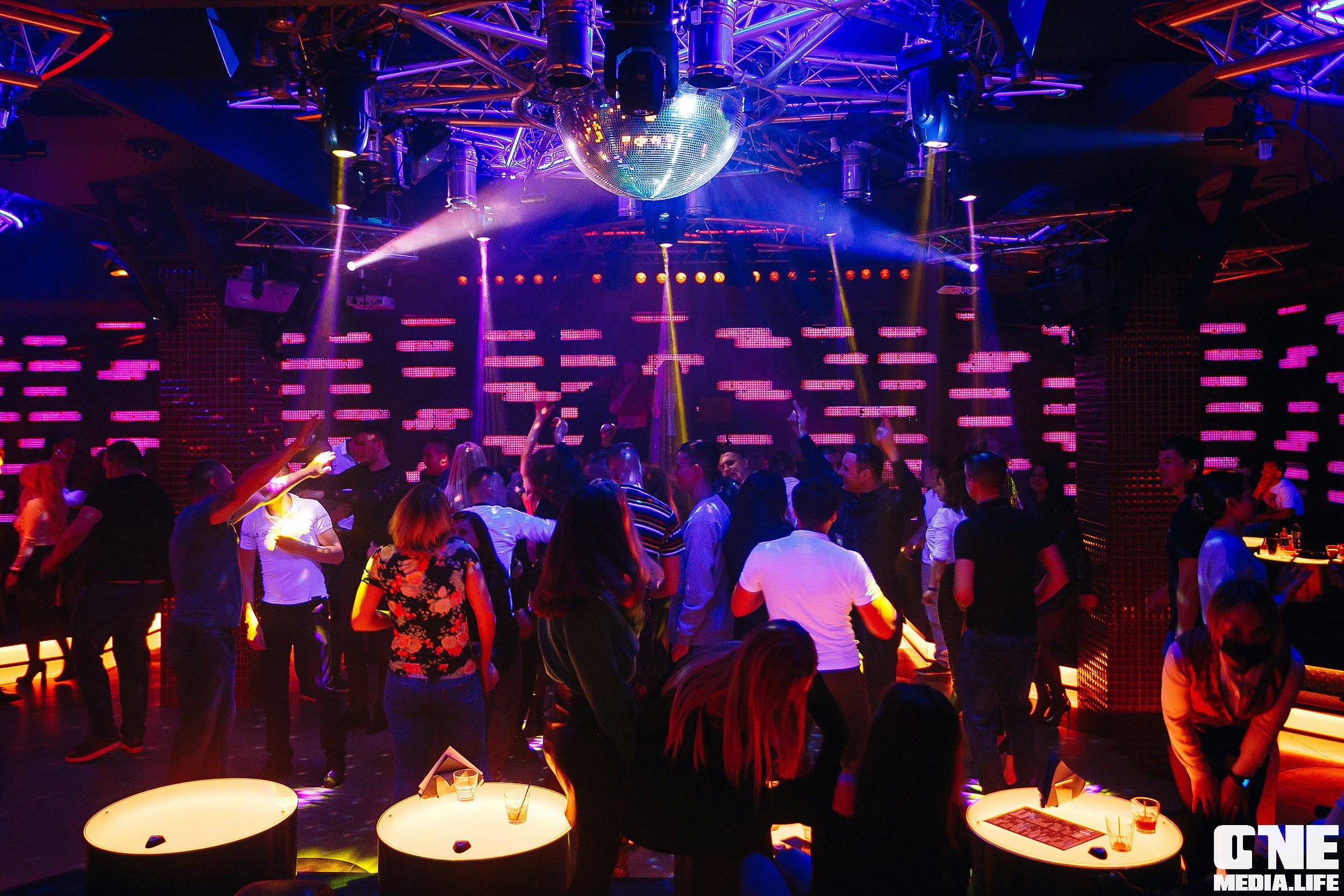 Фотоотчет из ночного клуба Планета в Калининграде. One Media Life: фоторепортажи, фотоотчеты с мероприятий и заведений