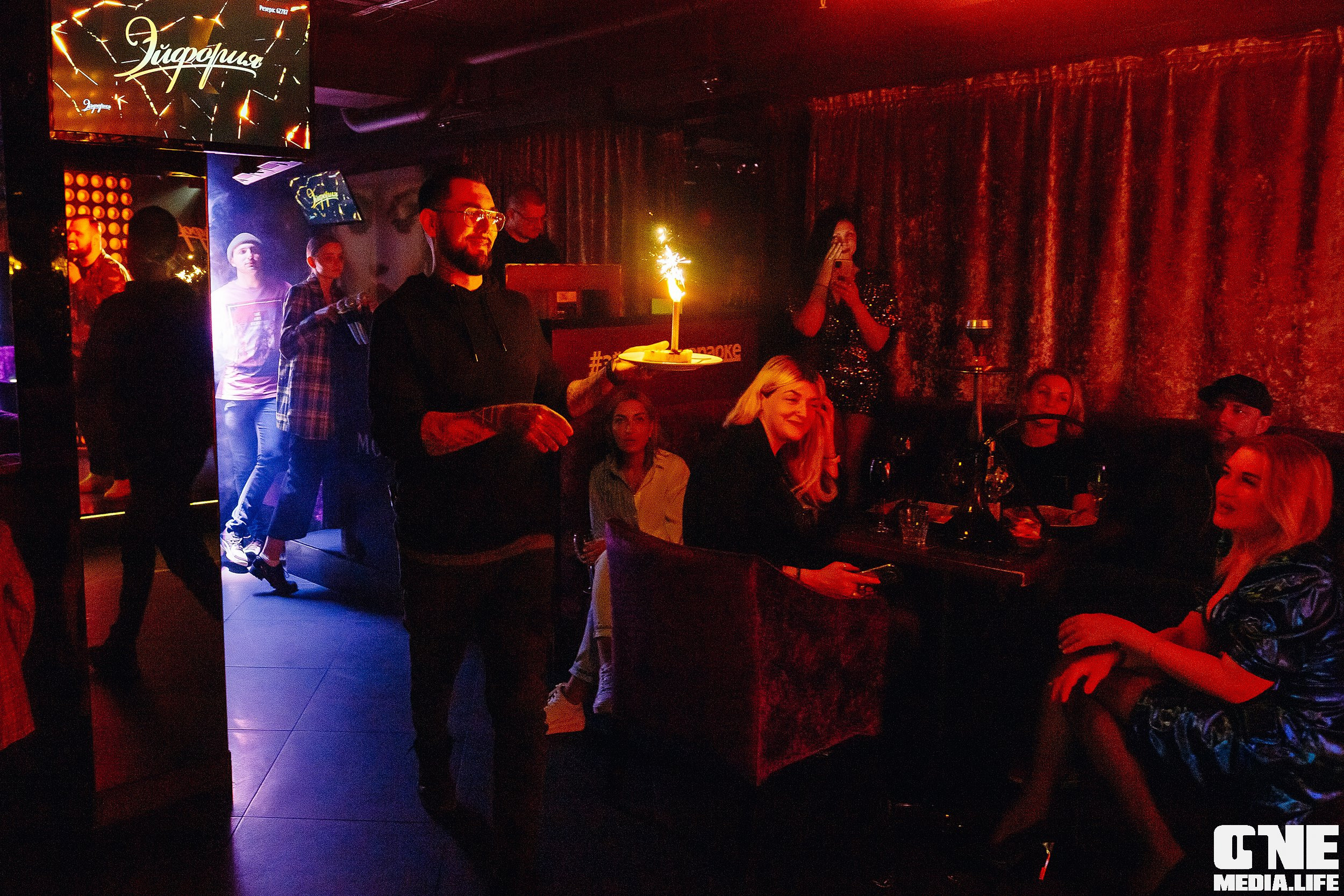 Фотоотчет из караоке клуба Эйфория в Калининграде. One Media Life: фоторепортажи, фотоотчеты с мероприятий и заведений