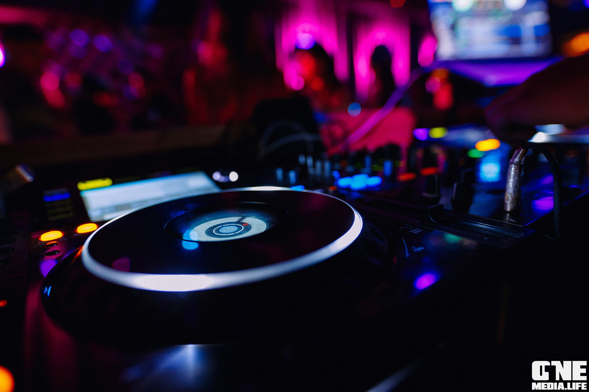 Фотоотчет из диско бара Mirage в Калининграде. One Media Life: фоторепортажи, фотоотчеты с мероприятий и заведений