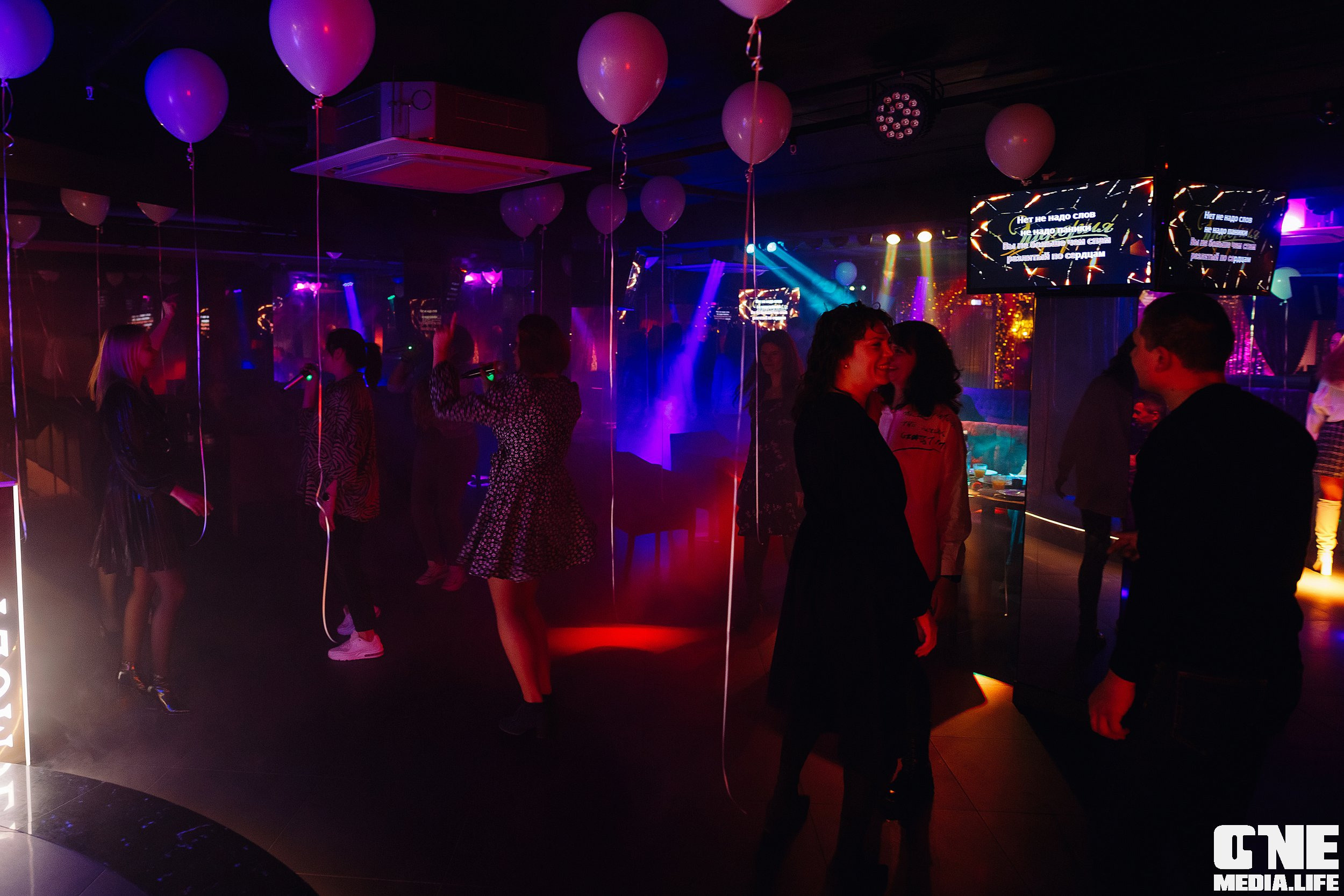 Фоторепортаж из караоке клуба Эйфория. One Media Life: фоторепортажи, фотоотчеты с мероприятий и заведений