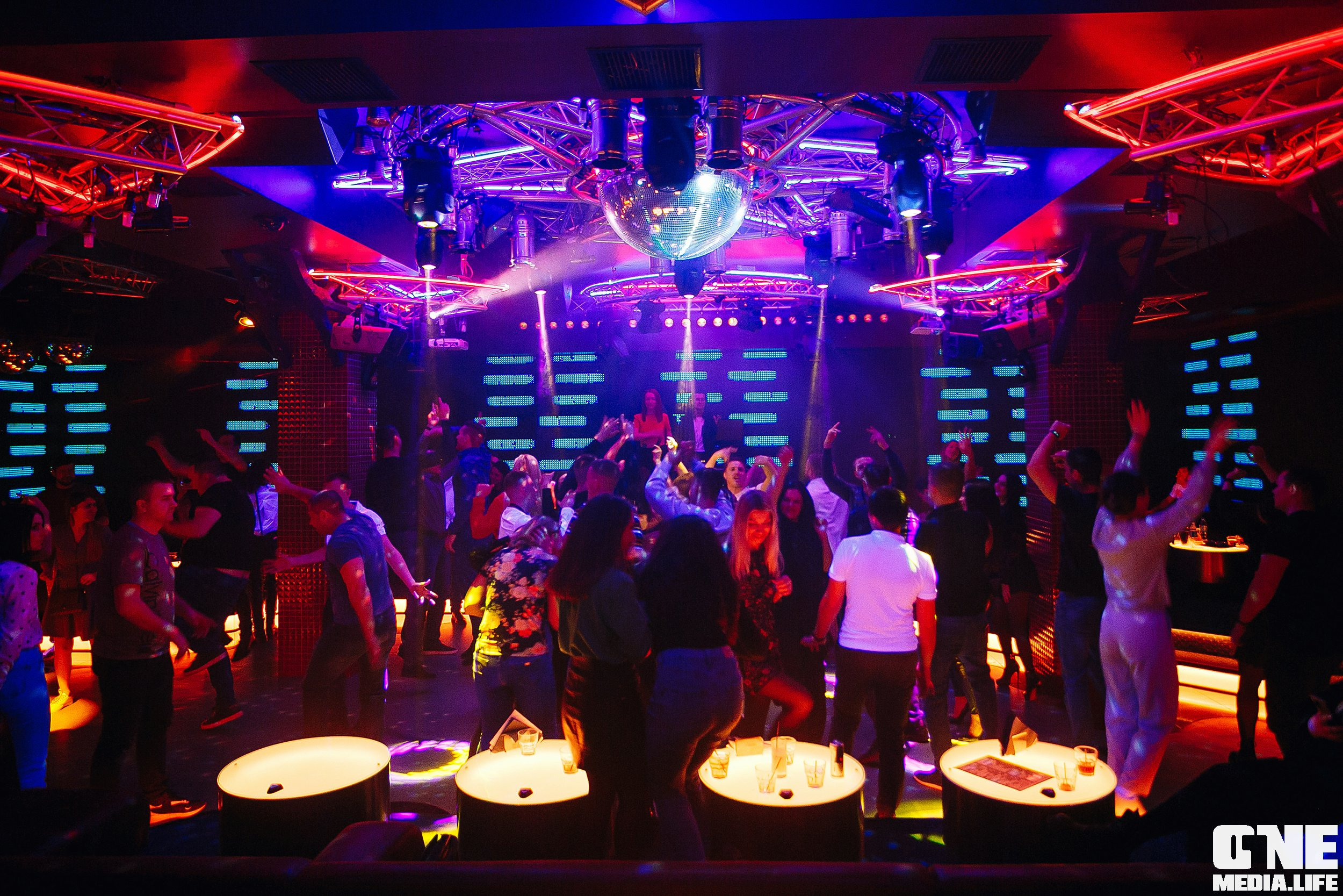 Фотоотчет из ночного клуба Планета в Калининграде. One Media Life: фоторепортажи, фотоотчеты с мероприятий и заведений