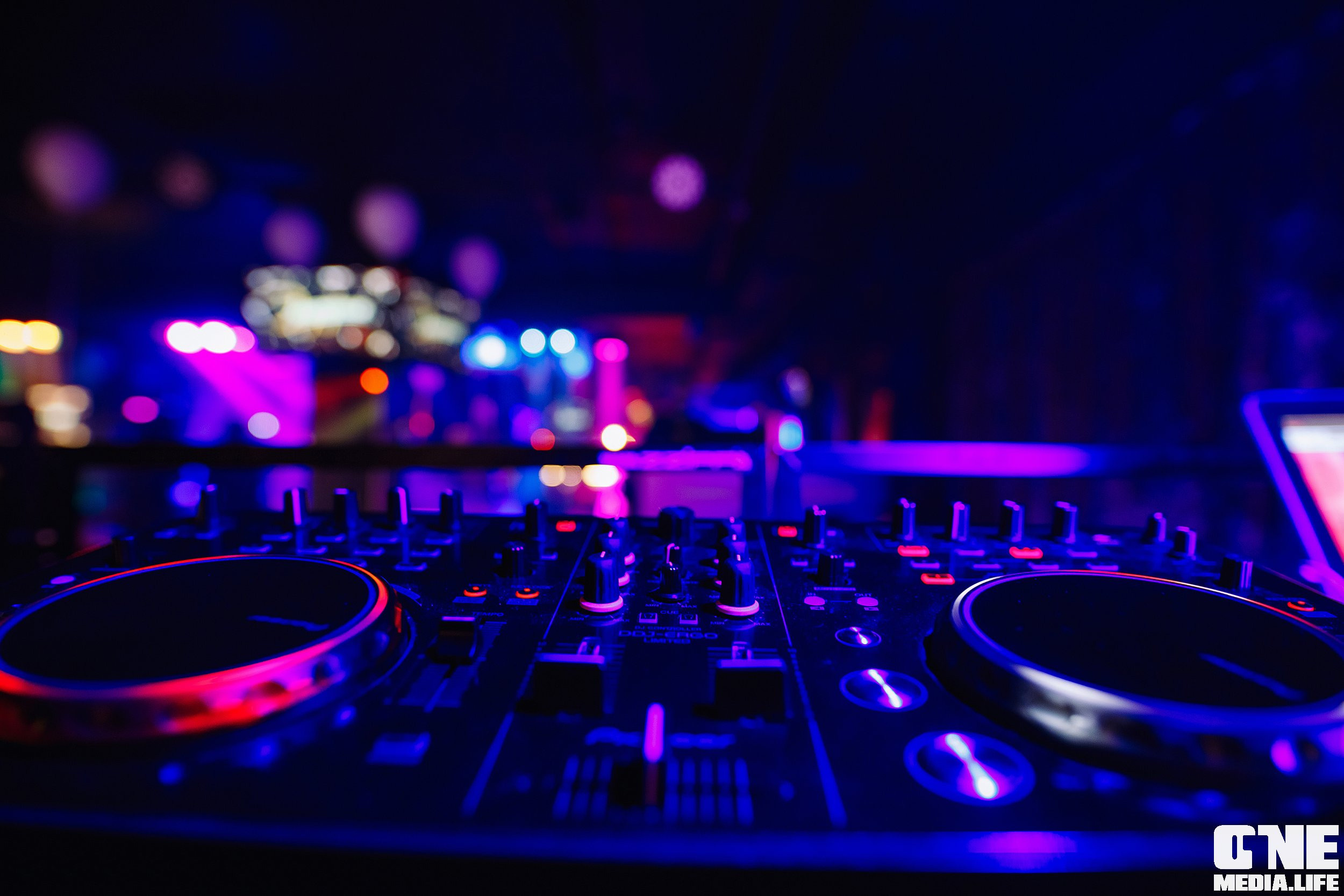 Фоторепортаж из караоке клуба Эйфория. One Media Life: фоторепортажи, фотоотчеты с мероприятий и заведений