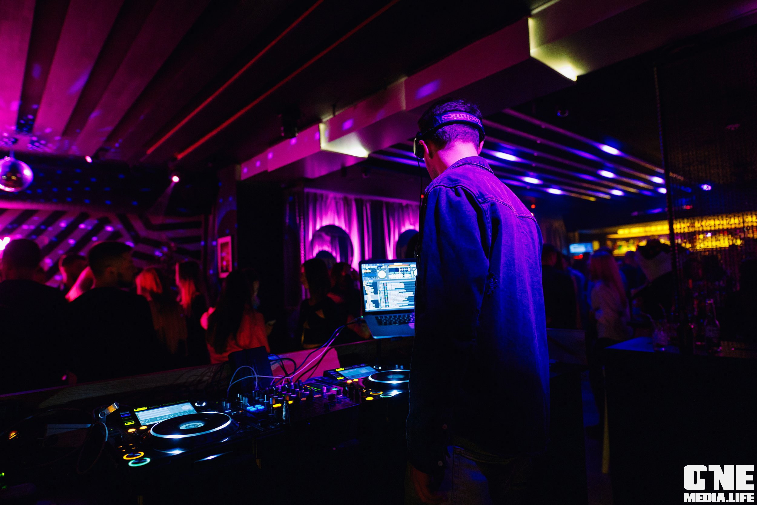 Фотоотчет из диско бара Mirage в Калининграде. One Media Life: фоторепортажи, фотоотчеты с мероприятий и заведений