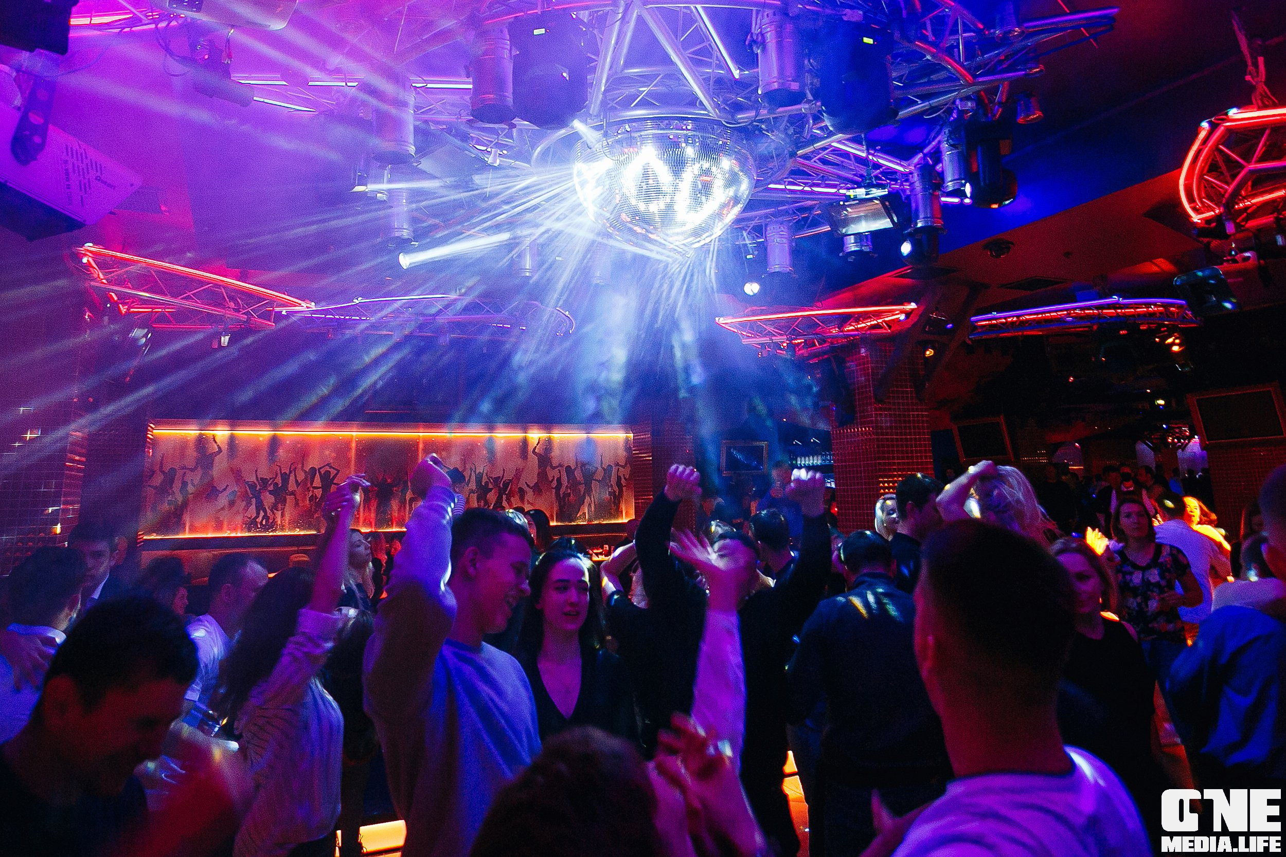 Фотоотчет из ночного клуба Планета в Калининграде. One Media Life: фоторепортажи, фотоотчеты с мероприятий и заведений