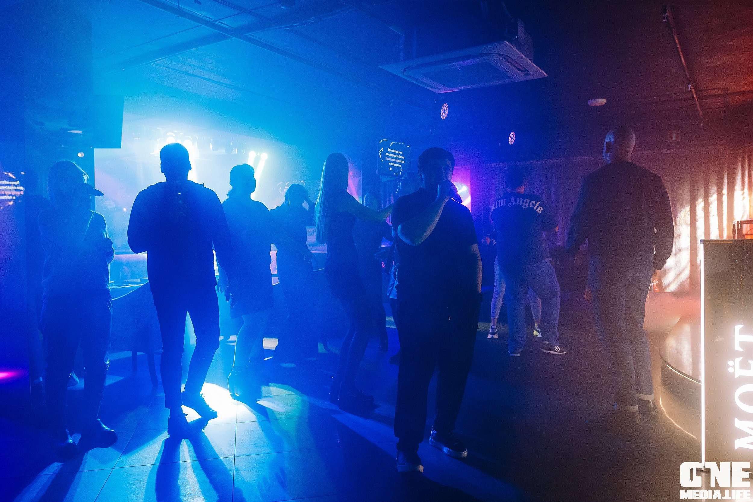 Фоторепортаж с караоке клуба Эйфория в Калининграде. One Media Life: фоторепортажи, фотоотчеты с мероприятий и заведений
