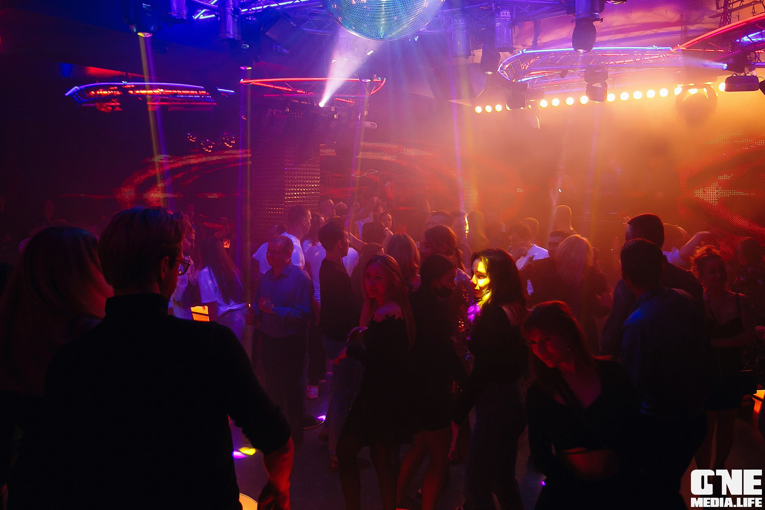 Фотоотчет из ночного клуба Планета в Калининграде. One Media Life: фоторепортажи, фотоотчеты с мероприятий и заведений