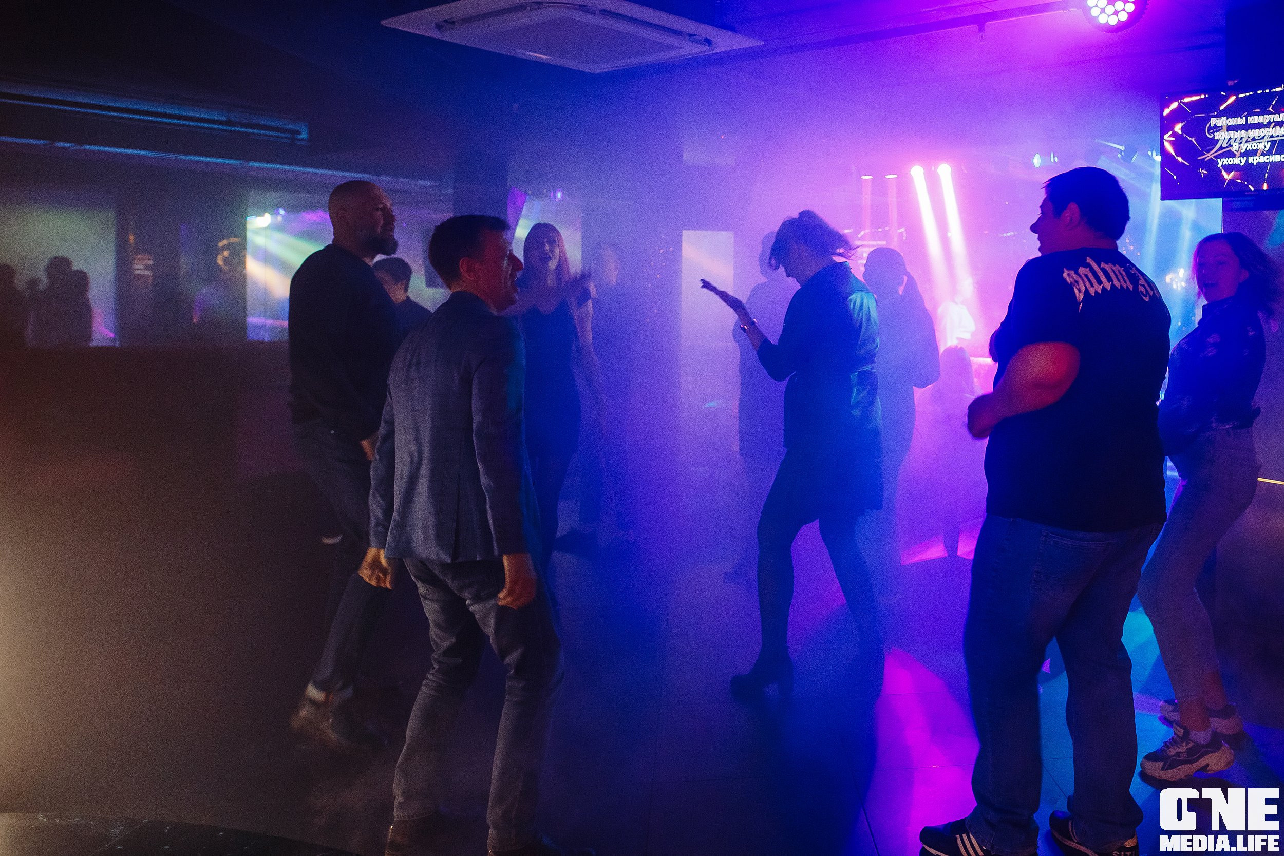 Фоторепортаж с караоке клуба Эйфория в Калининграде. One Media Life: фоторепортажи, фотоотчеты с мероприятий и заведений
