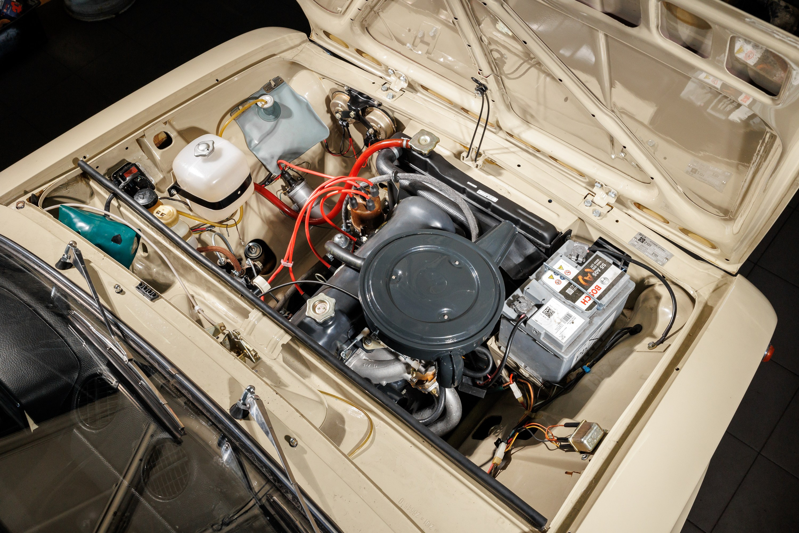 Автомобильная фотосъемка ВАЗ 2101 после реставрации в Бюро "Наследие"