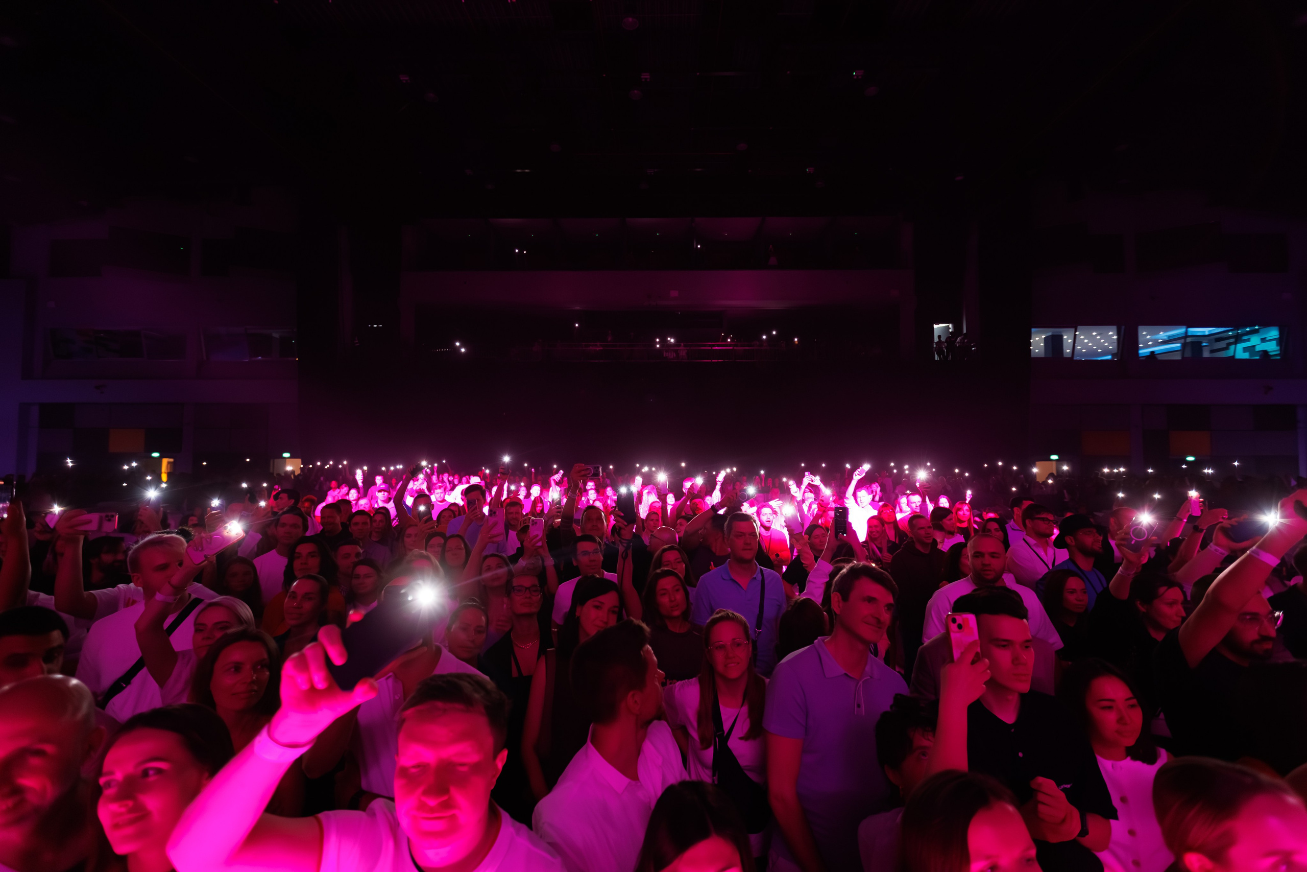 Concert Photography in Dubai — Anton Belyaev Live Performance. Evgen Yatsenko — Photographer in Dubai