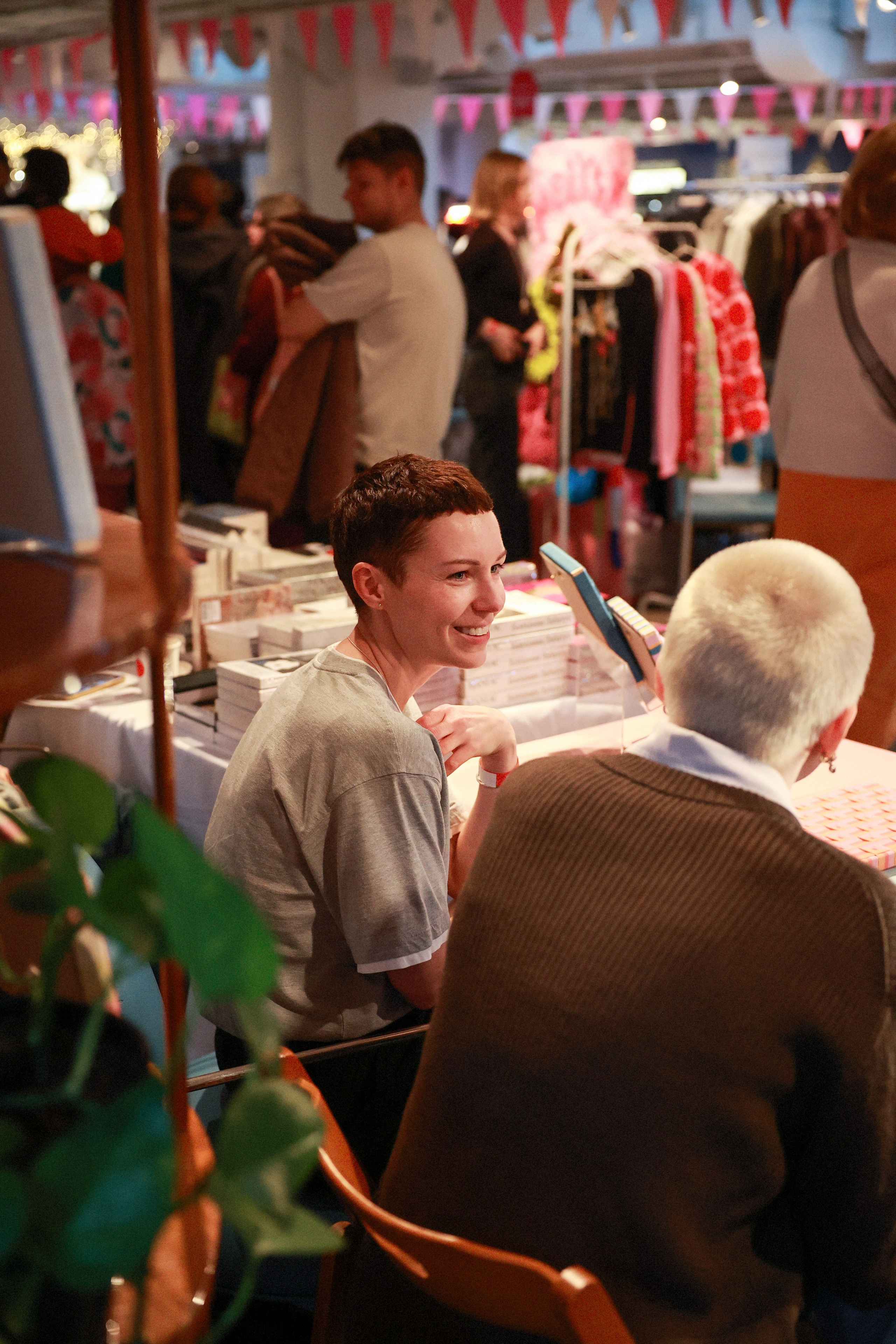 7–8 марта 2025 в пространстве «Три вокзала. Депо» / День 1 / фото Саша Жукова. Фотоотчеты «Ламбада-маркета»