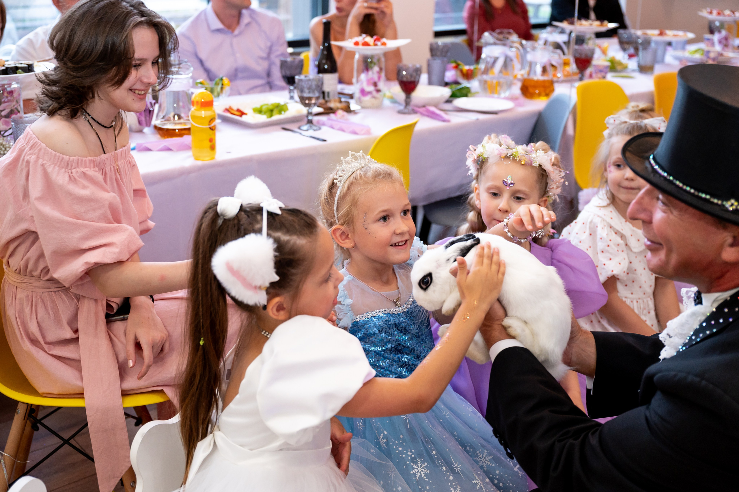 ДР в лофте с фокусником