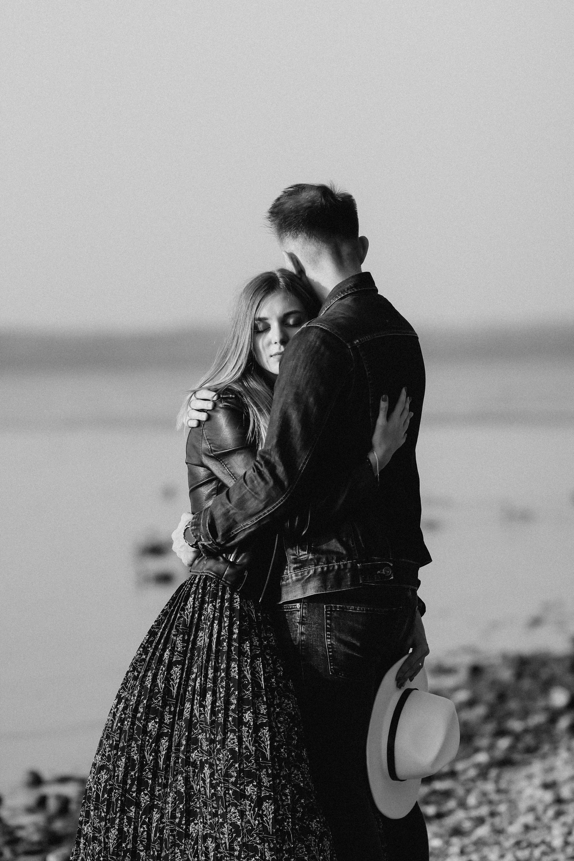 Фотосессия около воды. Фотограф vitalina.fox