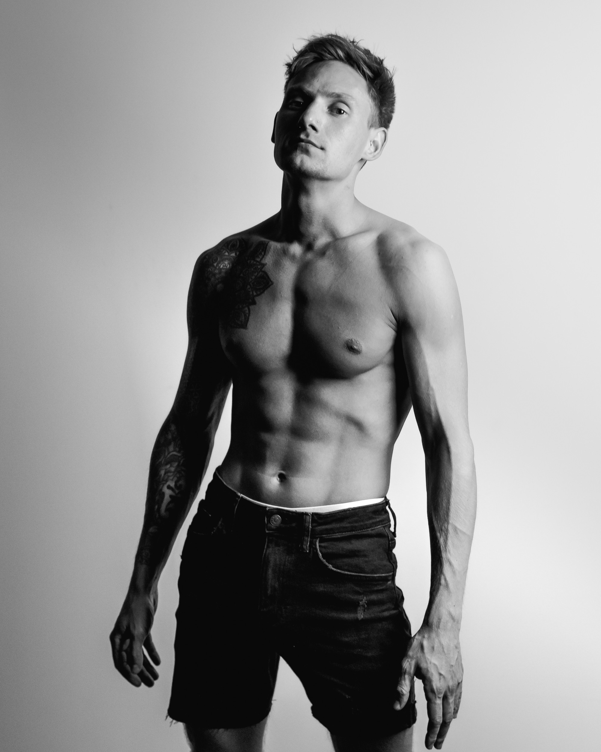 Мужская съёмка в студии. Фотограф vitalina.fox