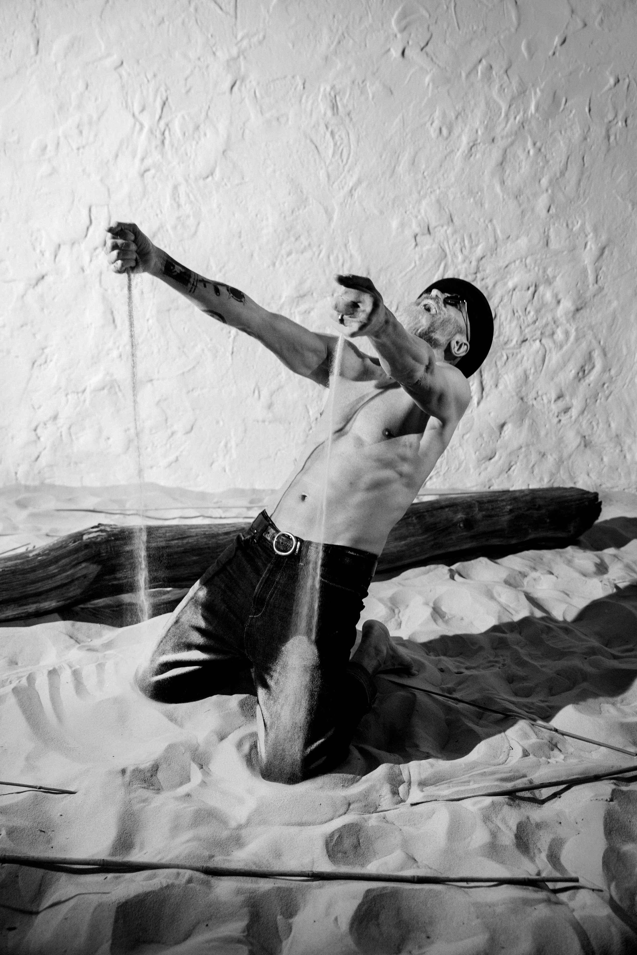 Мужская фотосессия в студии. Фотограф Александр Кожарский