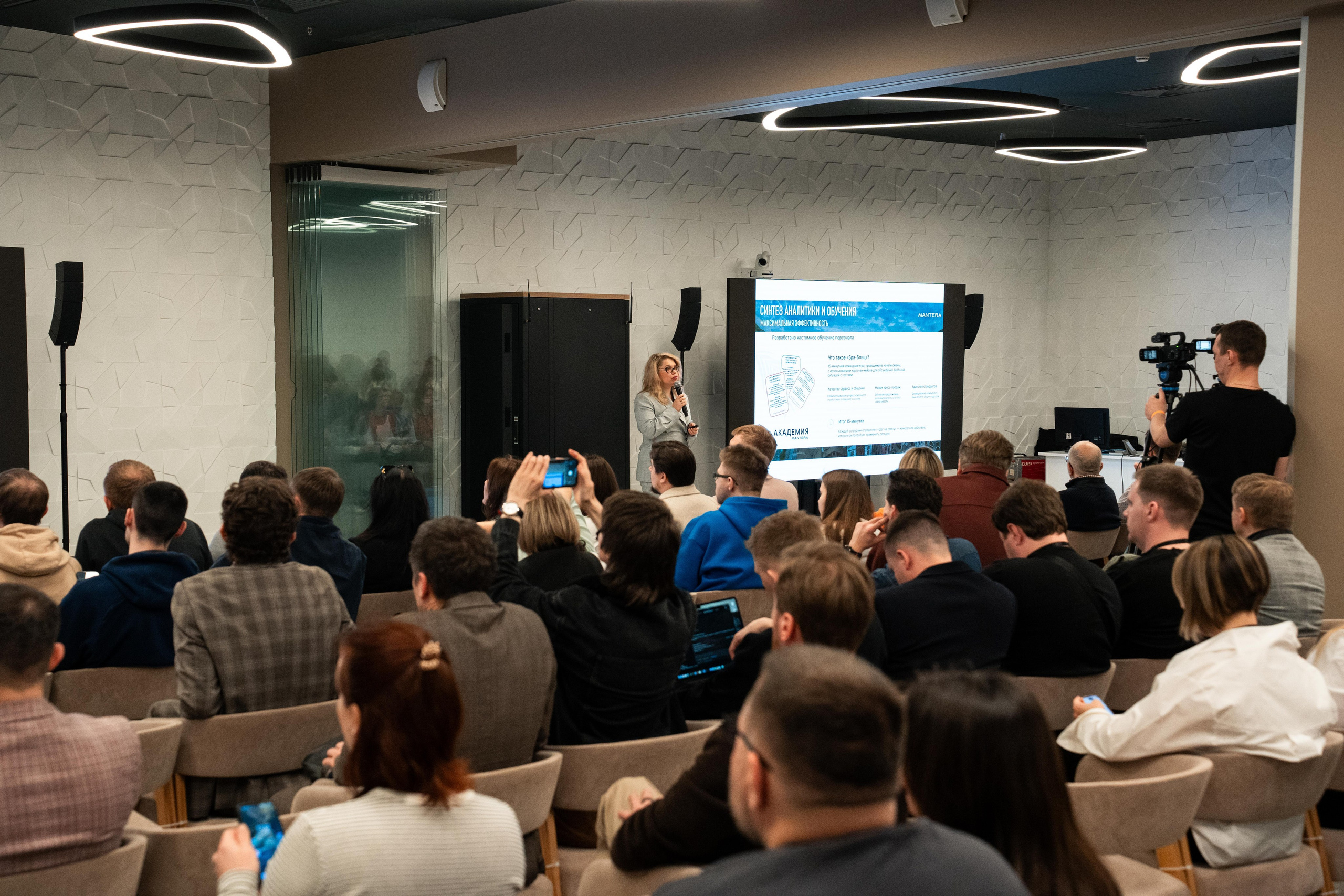 Global Tech Forum 27.03.2026. Коммерческий и художественный фотограф и видеограф в Москве Арсений Тургенев