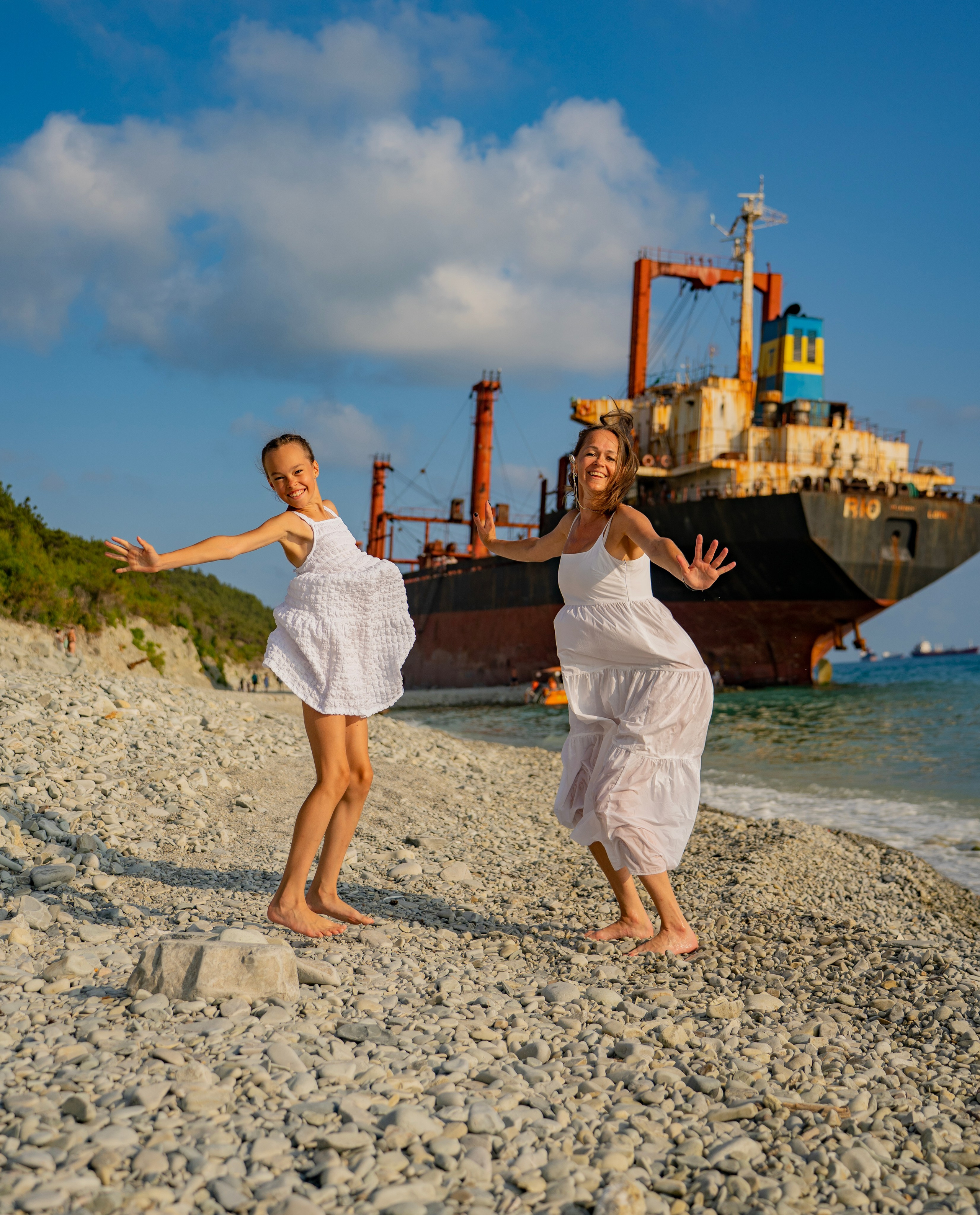 Фотосессия-поход к сухогрузу Рио. Семейный и детский фотограф Екатерина Черняева. Снимаю портреты, love story, фотопрогулки, работаю на улице, в кафе, студии, дома у клиента
