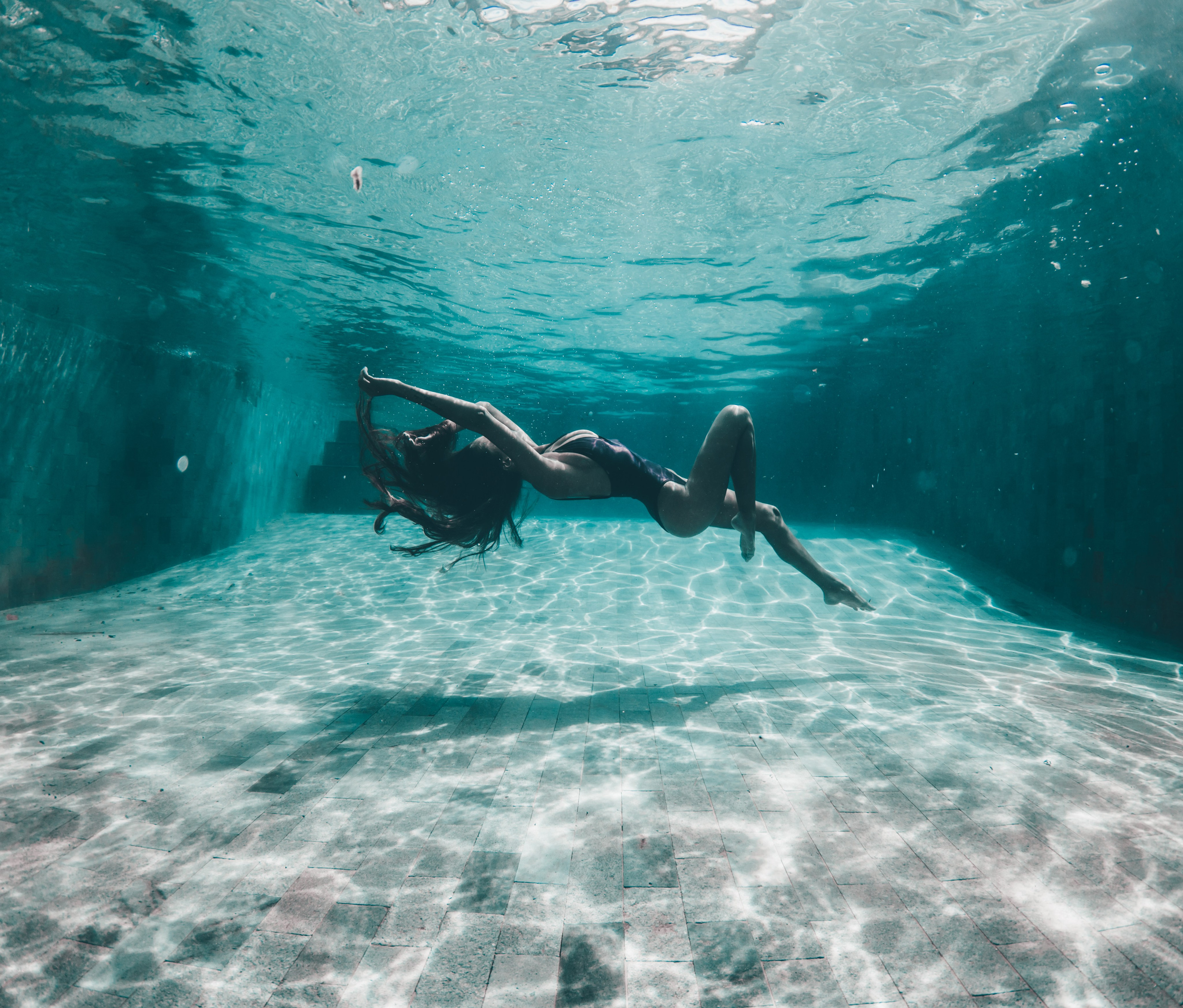 Фотосесии в Бассейне 18+. Лайфстайл Фотограф и Профессиональный Водный Фотограф в Москве