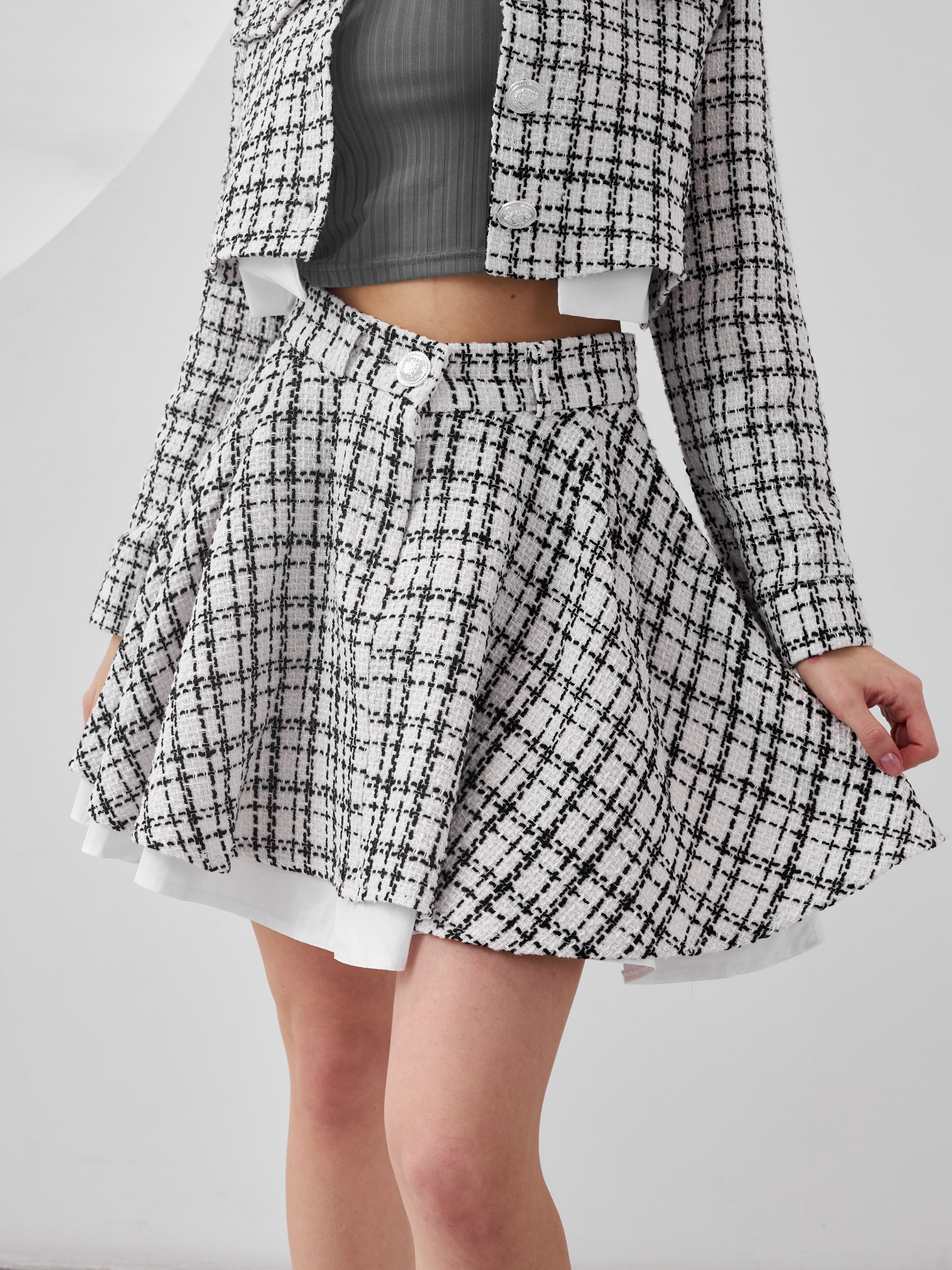 Фотосъемка костюма с юбкой пиджаком Екатеринбург Wildberries ВБ Ozon Озон фотосессия одежды Екб заказать цена фотосъемка товара WB костюмы. Фотограф Екатеринбург Анастасия Жерновская | Маркетплейсы и нейрофото