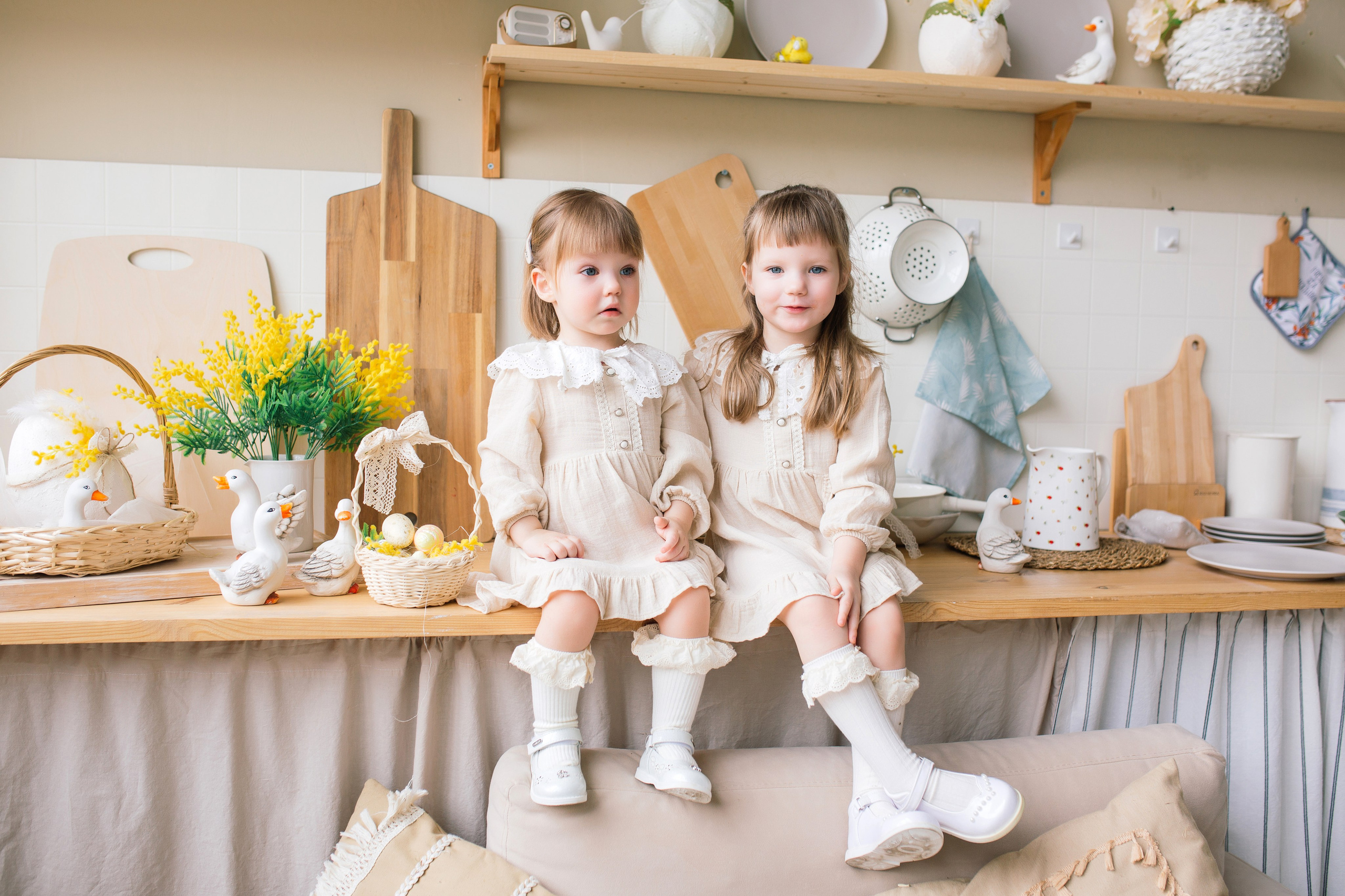 Варя и Мира фотосессия к Пасхе. Семейный фотограф Толстикова Кристина