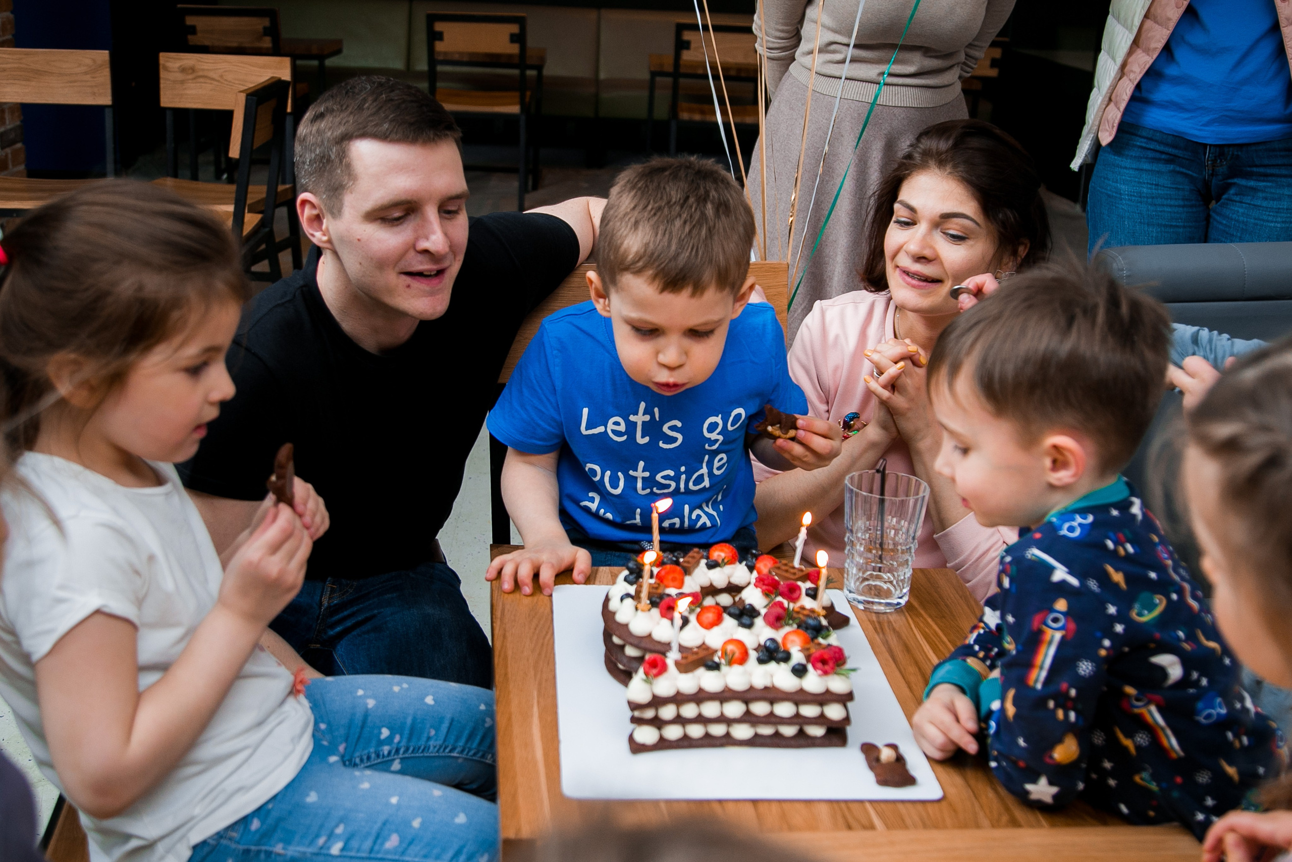 Фотосъемка детского Дня рождения на скалодроме. Репортажный фотограф Борис Геер