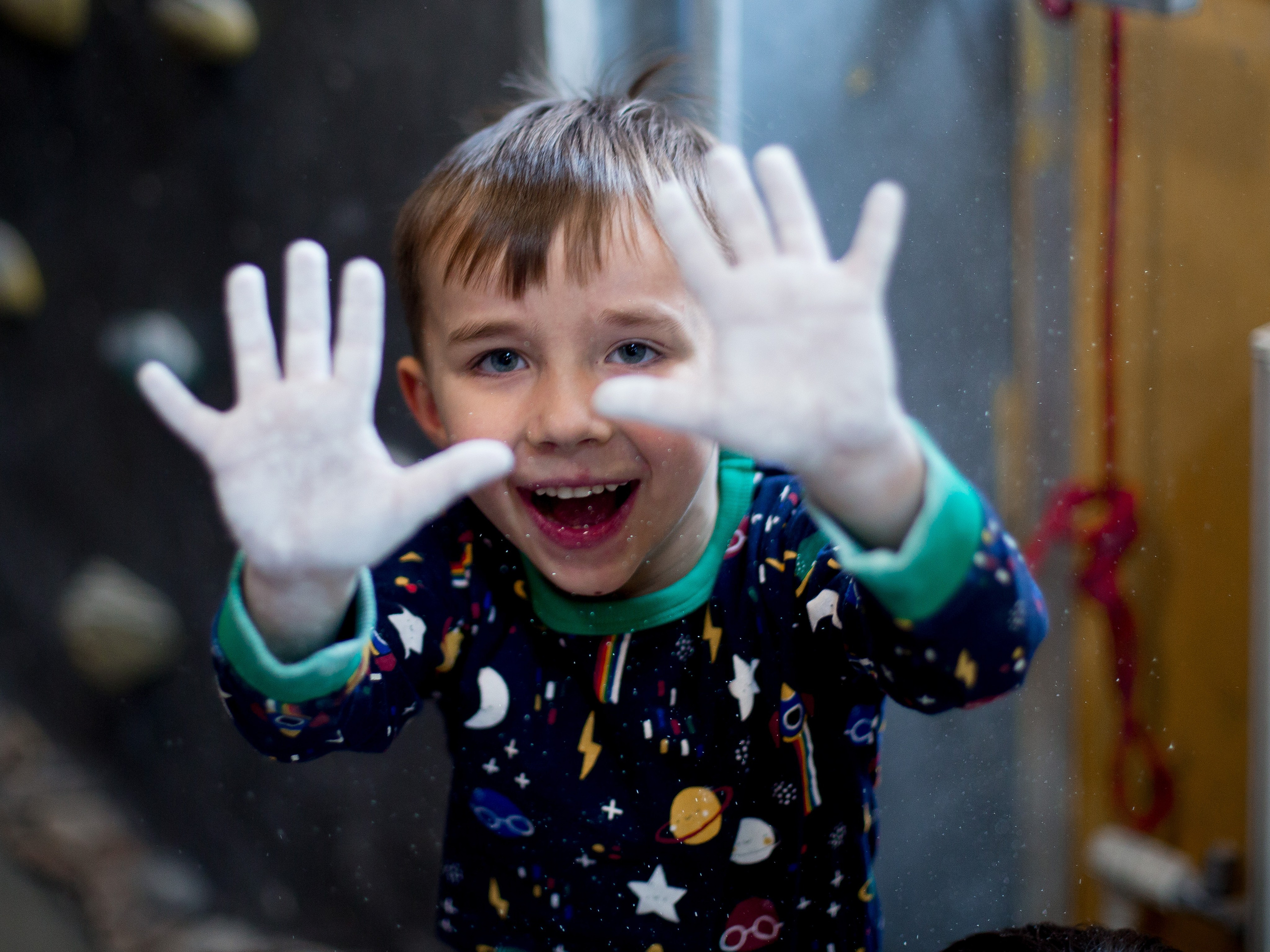 Фотосъемка детского Дня рождения на скалодроме. Репортажный фотограф Борис Геер