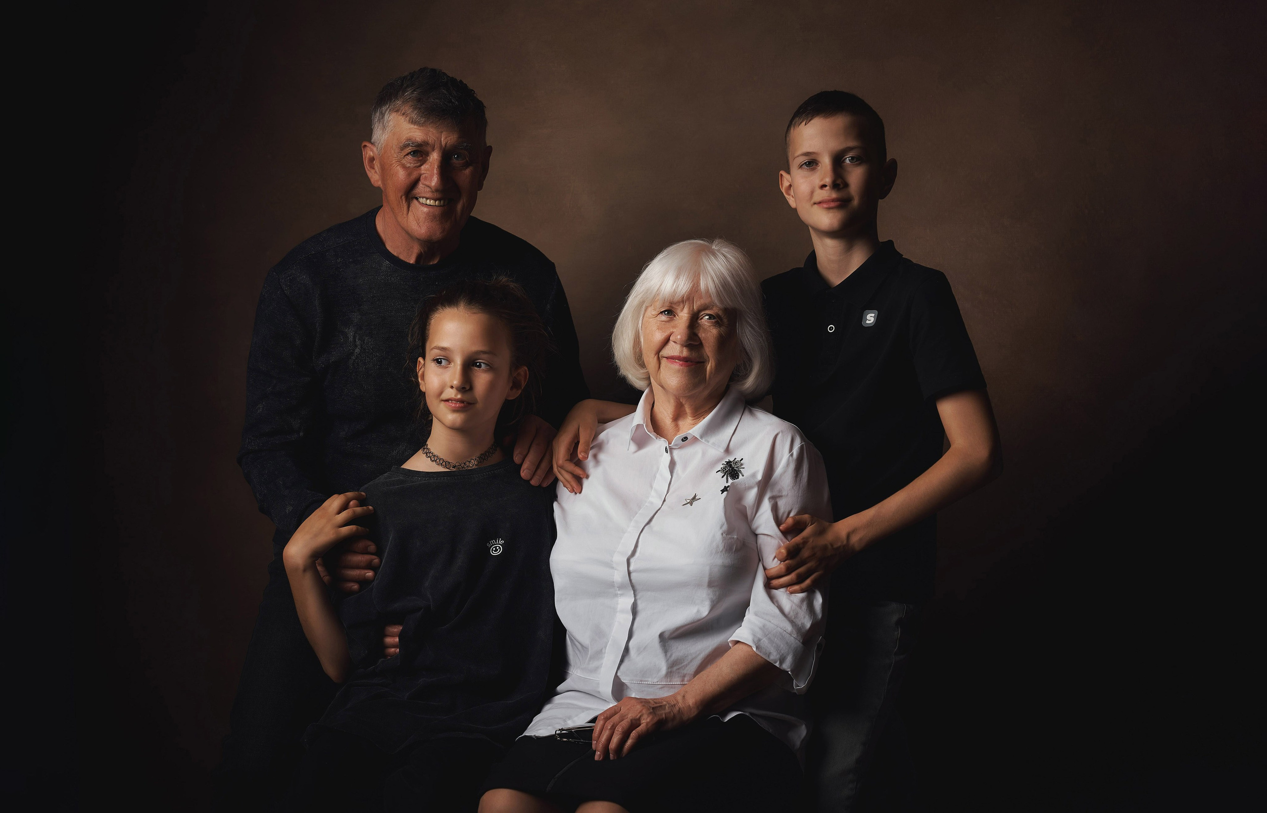 Портретная семейная фотосессия в студии. Семейный фотограф Евгений Опарин