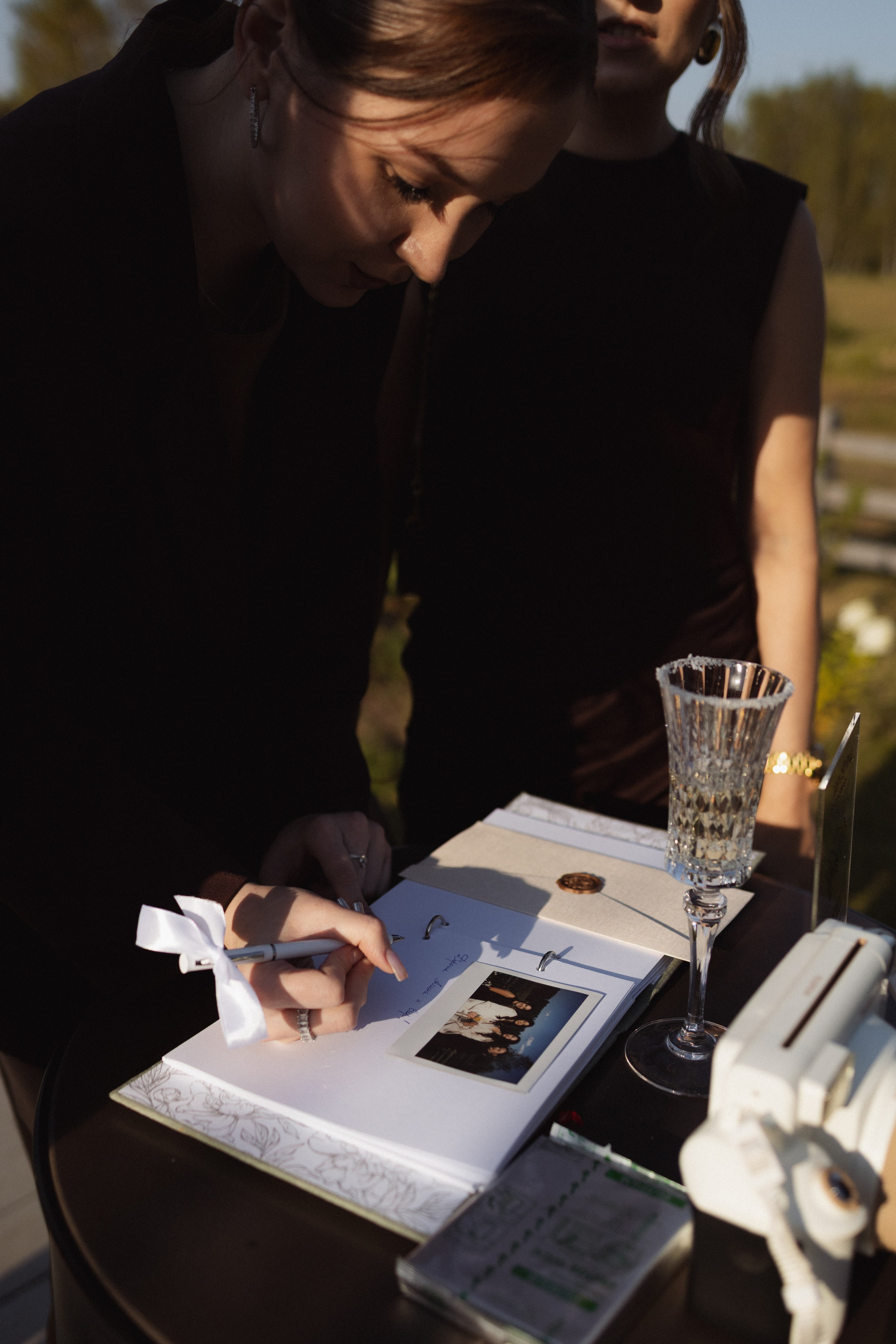 «как же тебя я люблю, сквозь ветер и дым сигарет!». Свадебный и портретный фотограф в Москве Анастасия Тихомирова