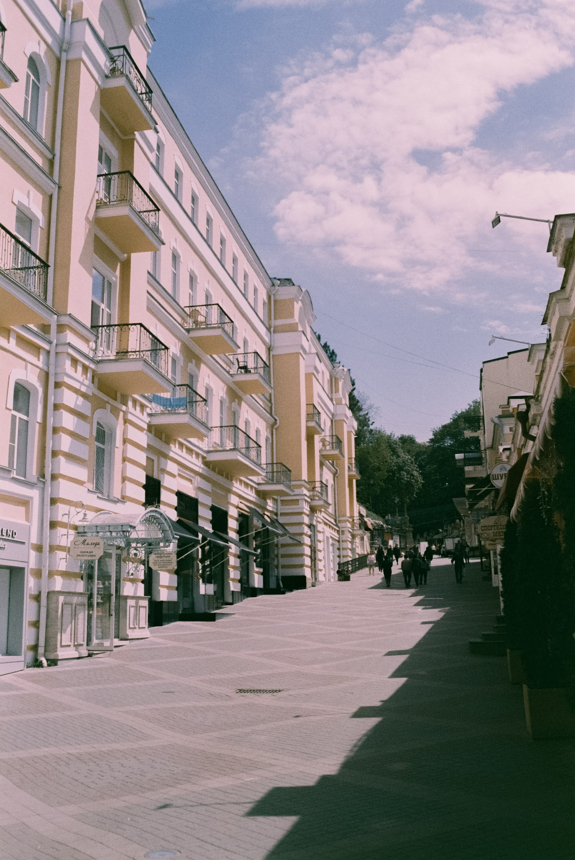 Кисловодск 11 мая / Fujicolor Superia 200 (просрочка) / Minox 35GT