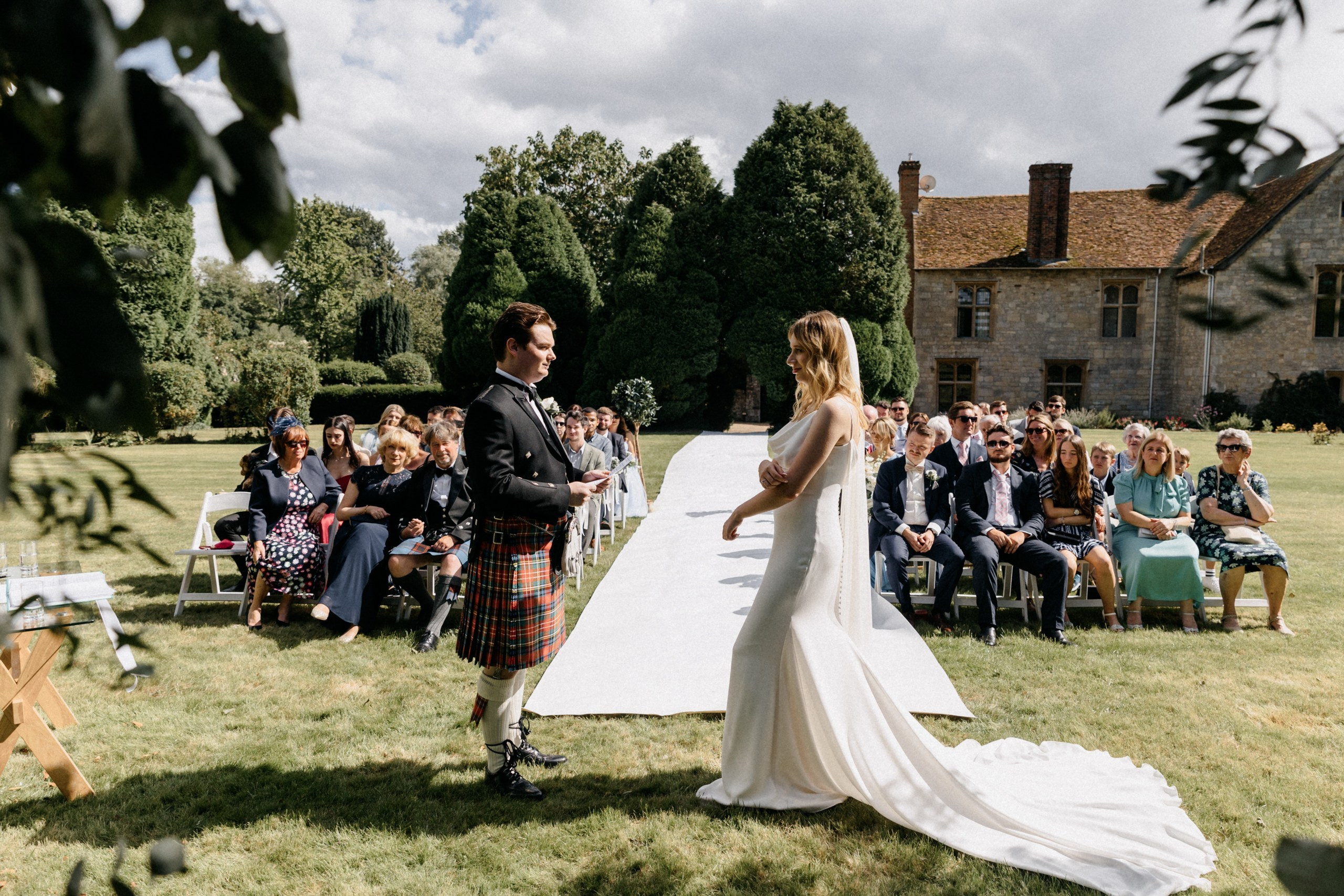 Ana & Tom Wedding at Notley Abbey. Moments Catchers — Wedding Photography & Video Duo in London