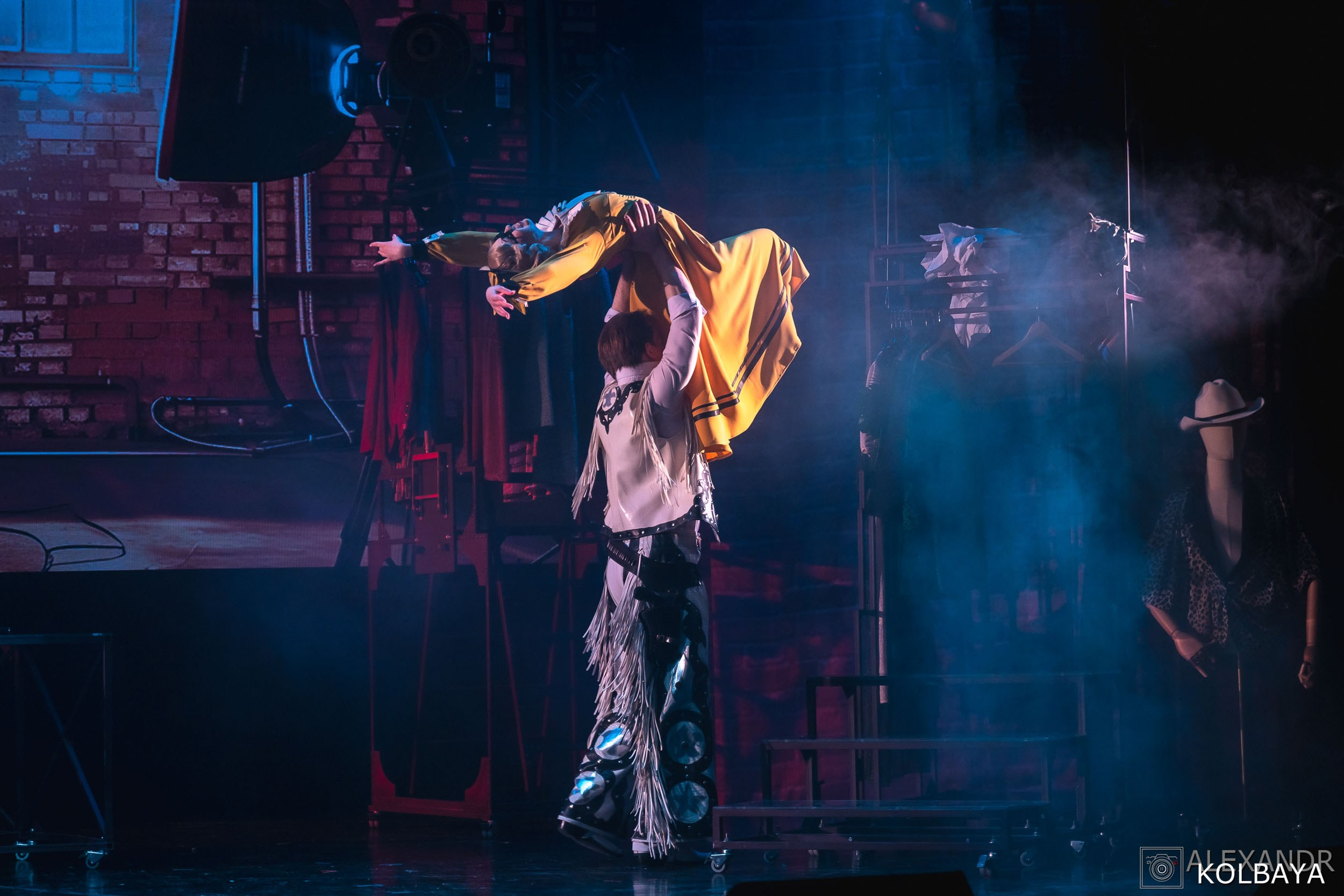 Фотографии со спектакля «Привет, я тетя Чарли». Концертный и театральный репортажный фотограф в Москве Александр Колбая